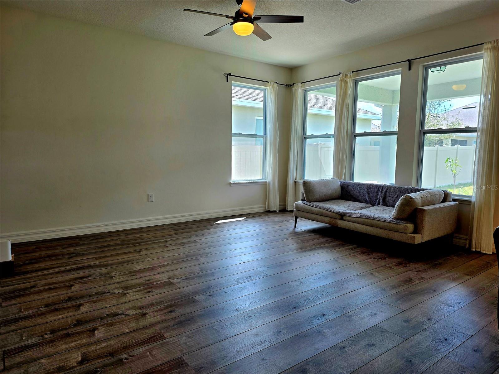 Image 14 of 24 For 1033 Wood Dale Circle