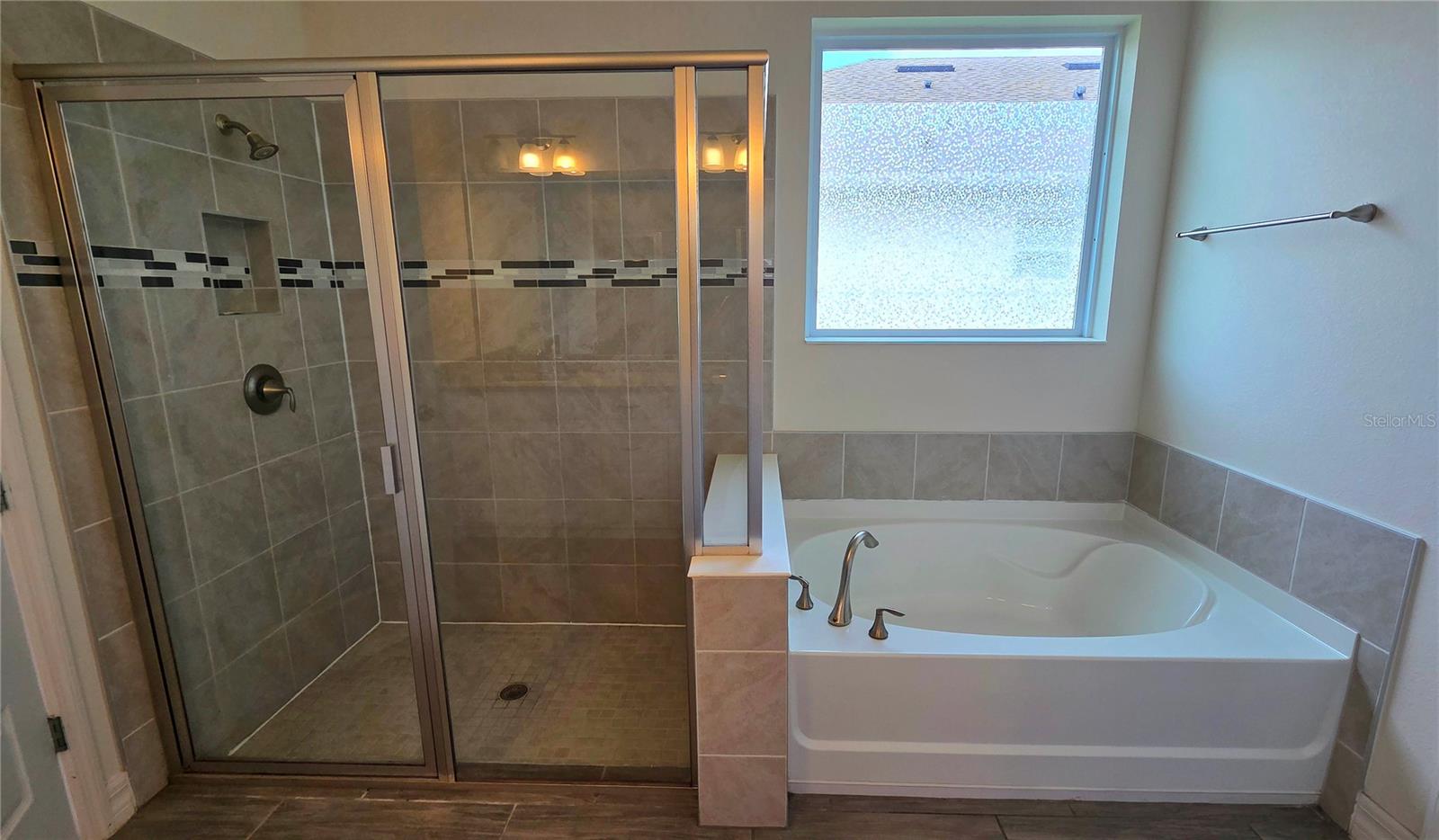 Image 16 of 24 For 1033 Wood Dale Circle