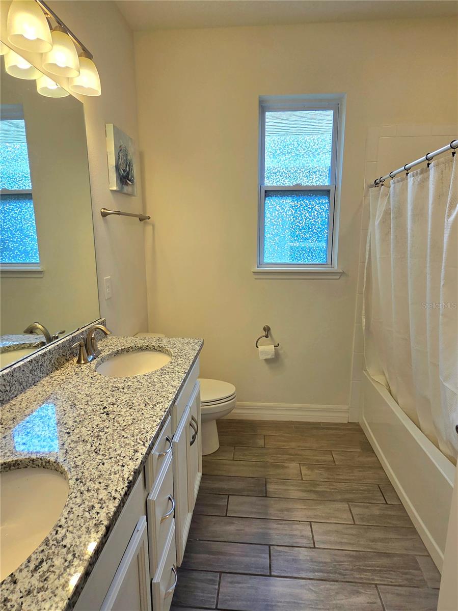 Image 20 of 24 For 1033 Wood Dale Circle