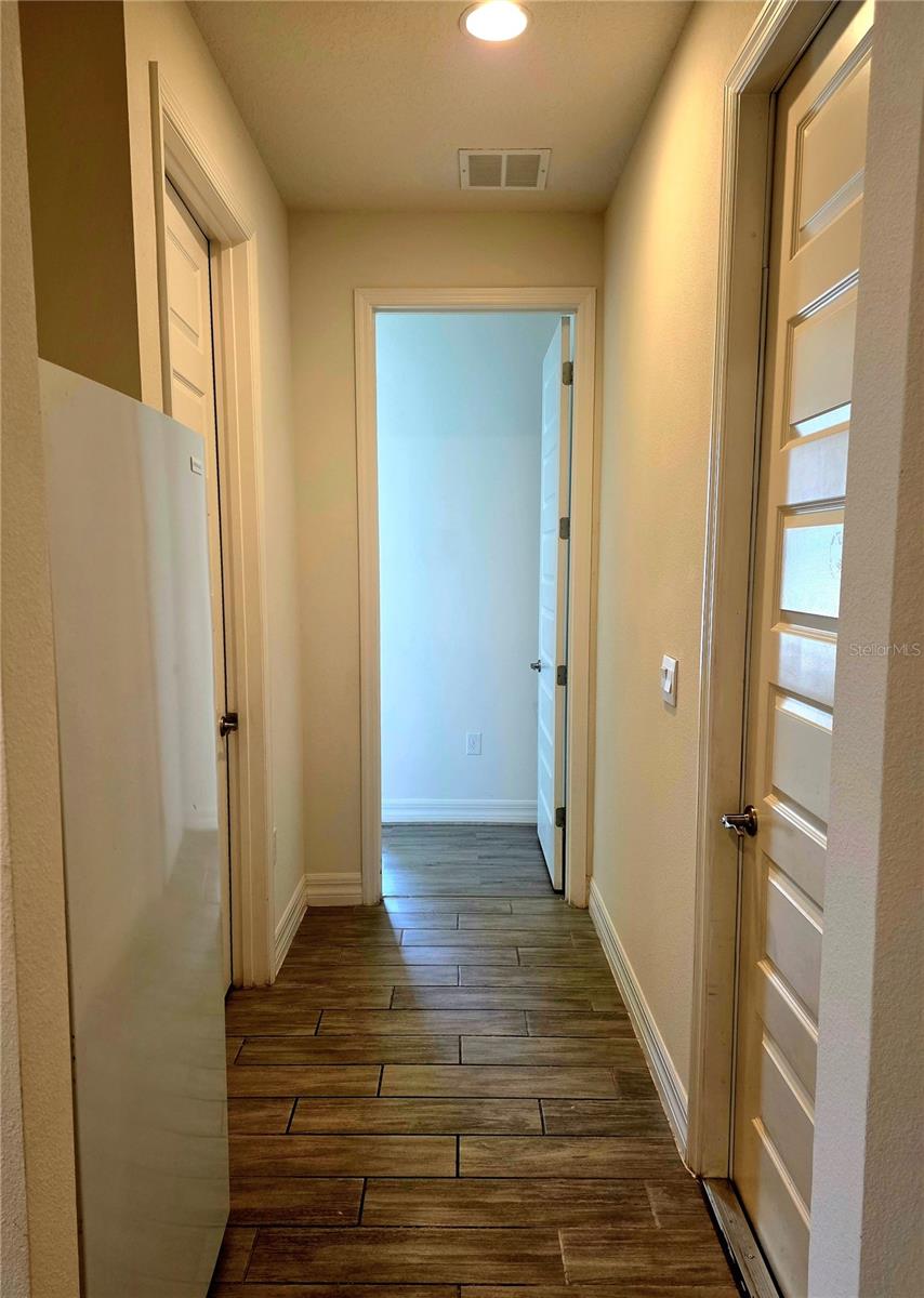 Image 21 of 24 For 1033 Wood Dale Circle