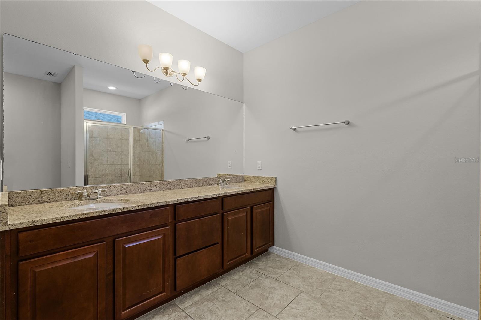 Image 16 of 24 For 405 Freesia Court