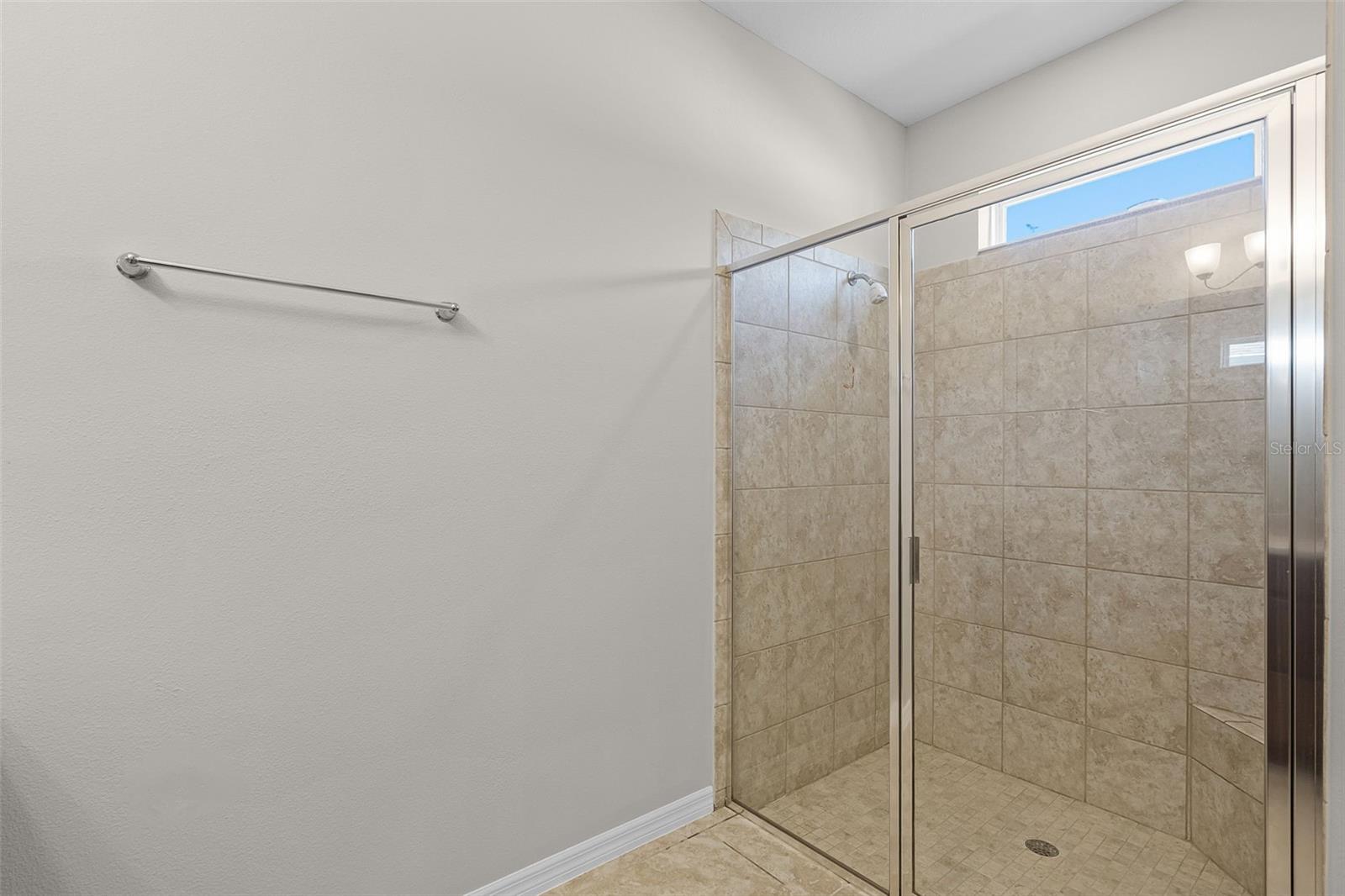 Image 17 of 24 For 405 Freesia Court