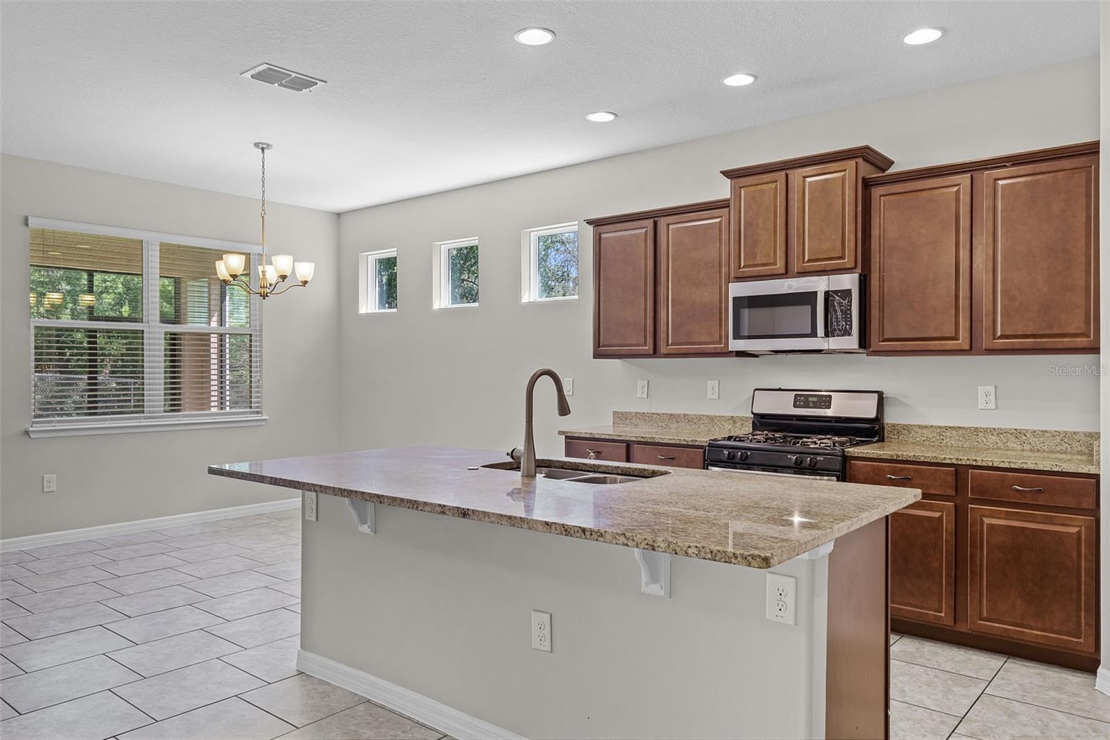 Image 9 of 24 For 405 Freesia Court