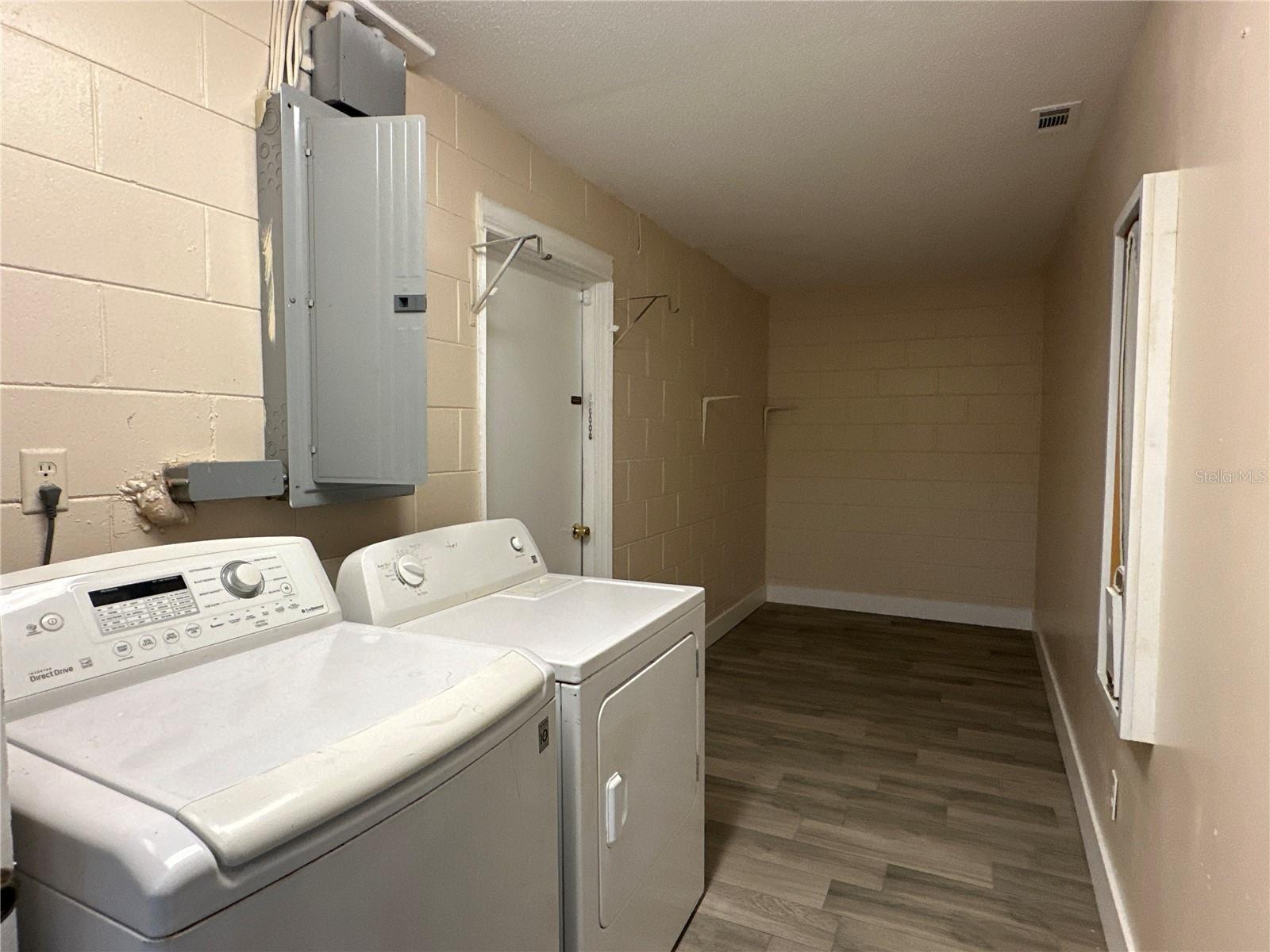 Image 7 of 23 For 5508 Turkey Lake Road