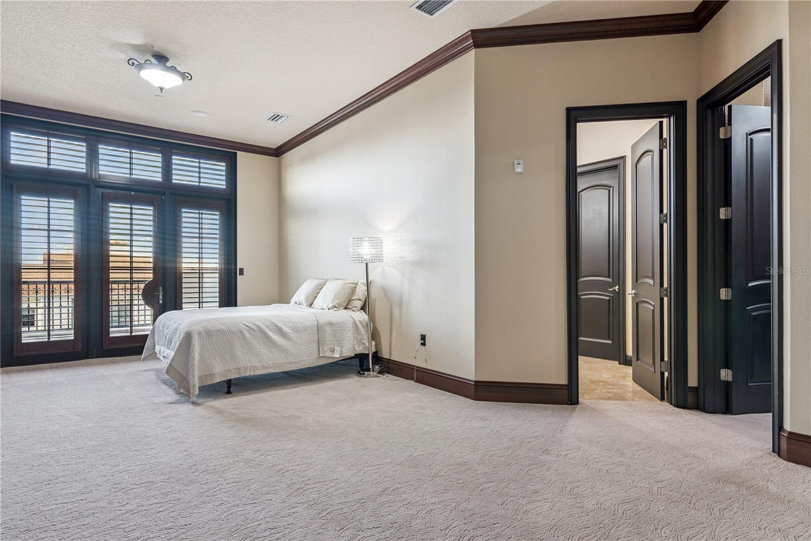 Image 23 of 40 For 101 New York Avenue 302