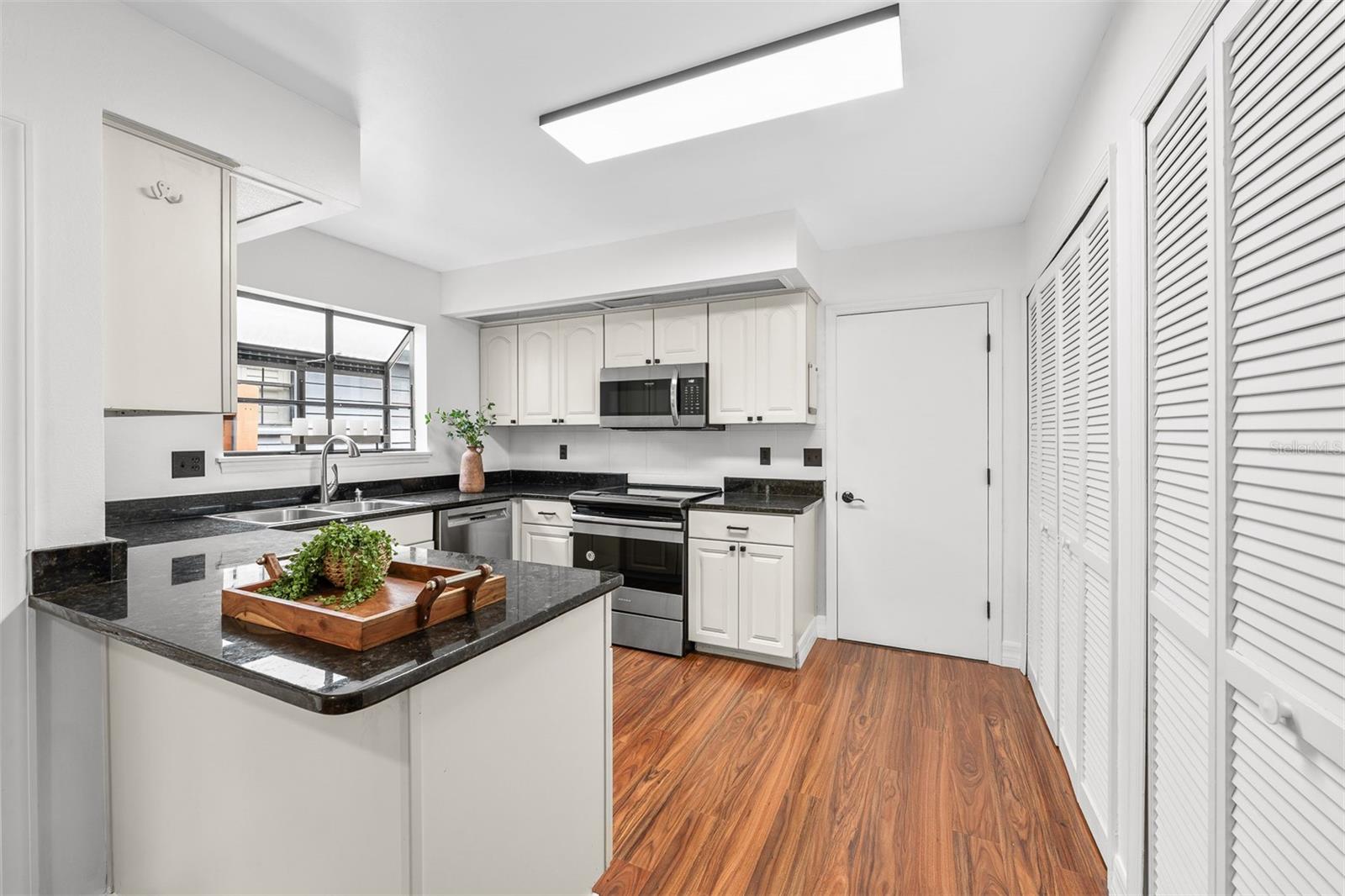 Image 14 of 52 For 224 Springside Road