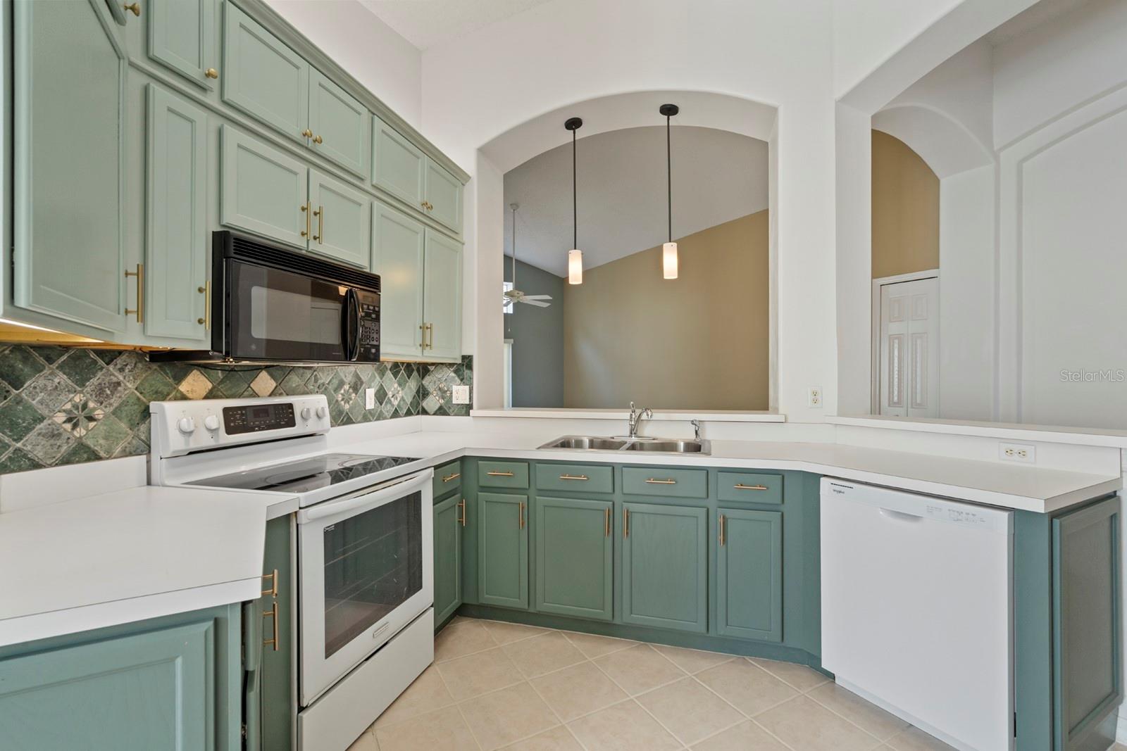 Image 6 of 38 For 4024 Forest Island Drive