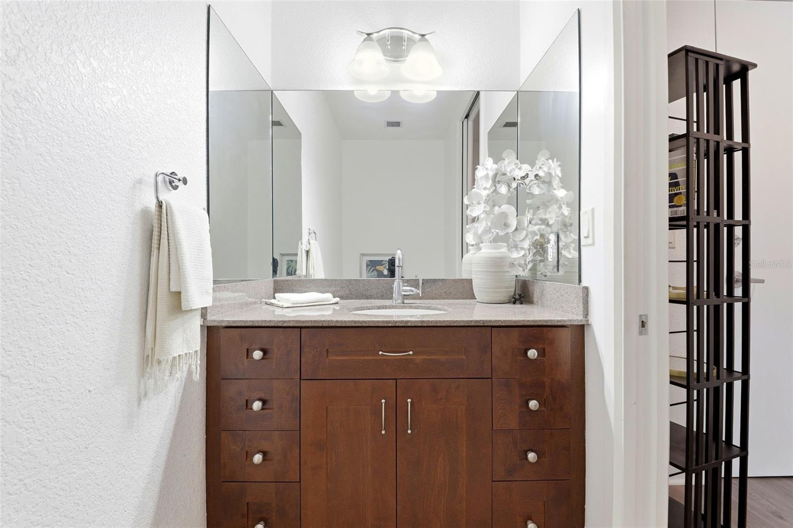 Image 15 of 35 For 150 Robinson Street 2a