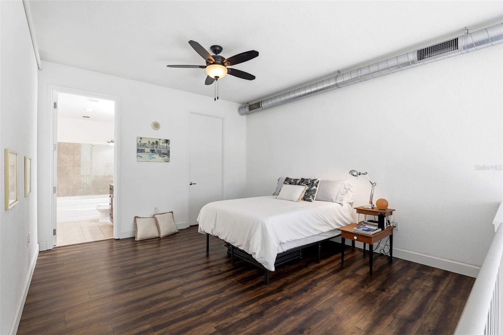 Image 16 of 35 For 150 Robinson Street 2a