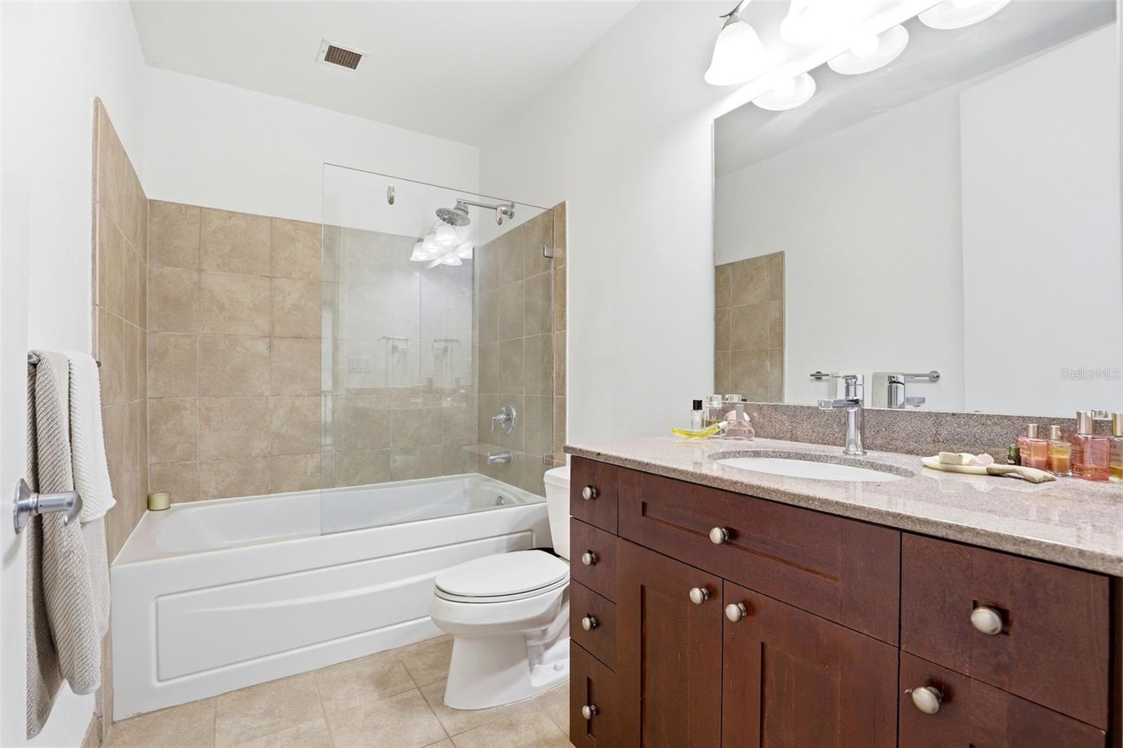 Image 22 of 35 For 150 Robinson Street 2a