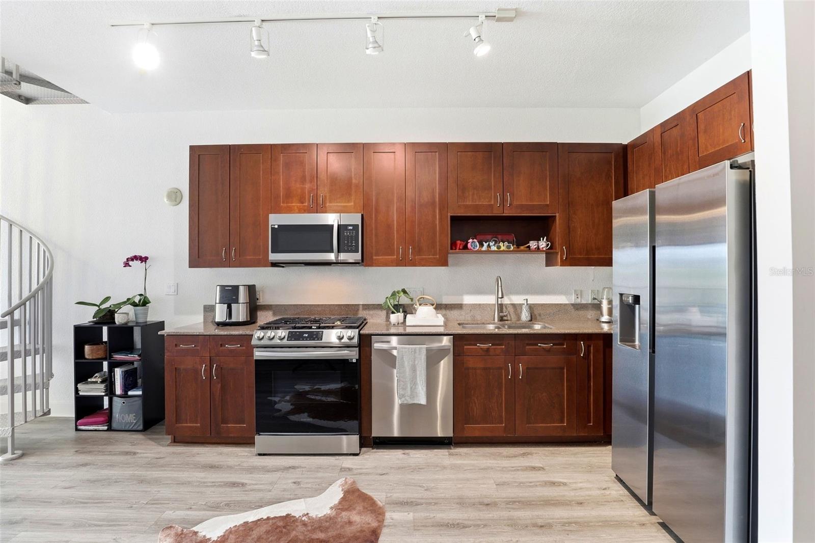 Image 7 of 35 For 150 Robinson Street 2a