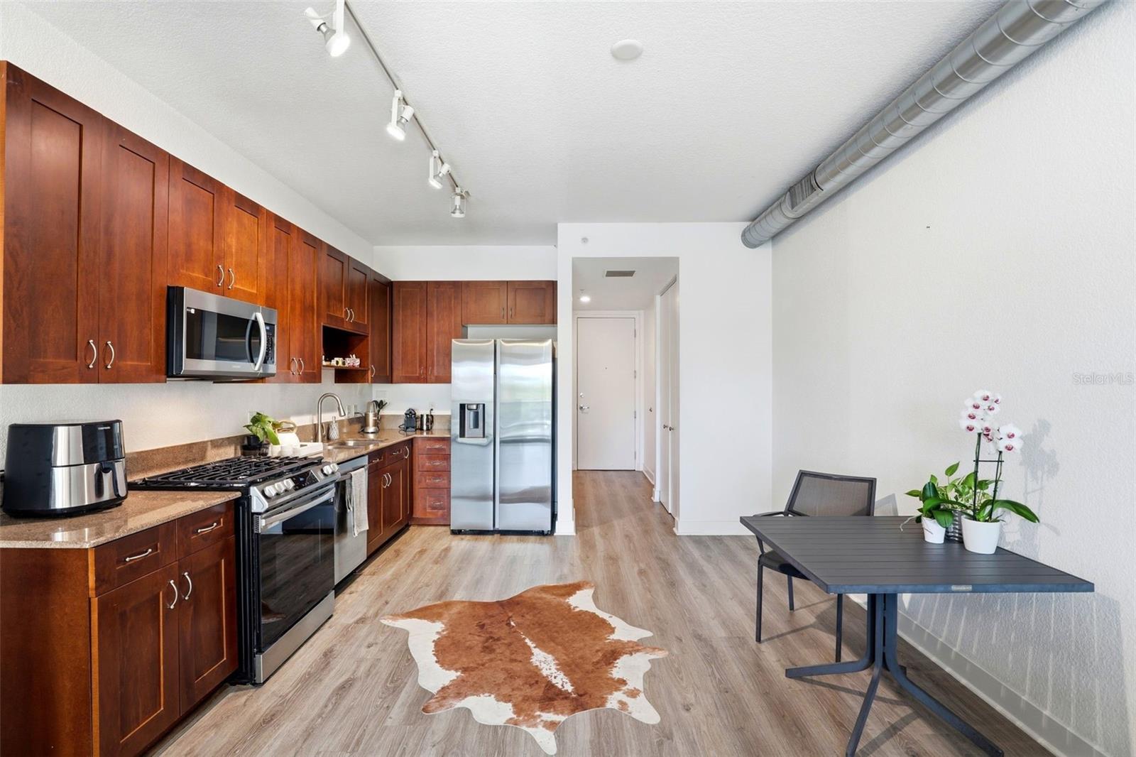 Image 8 of 35 For 150 Robinson Street 2a