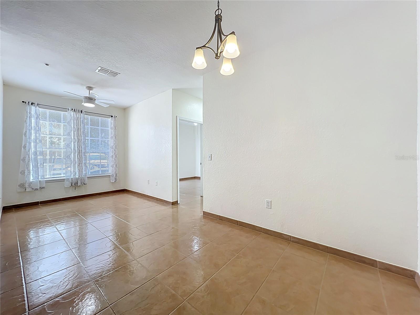 Image 17 of 52 For 837 Grand Regency Point 103