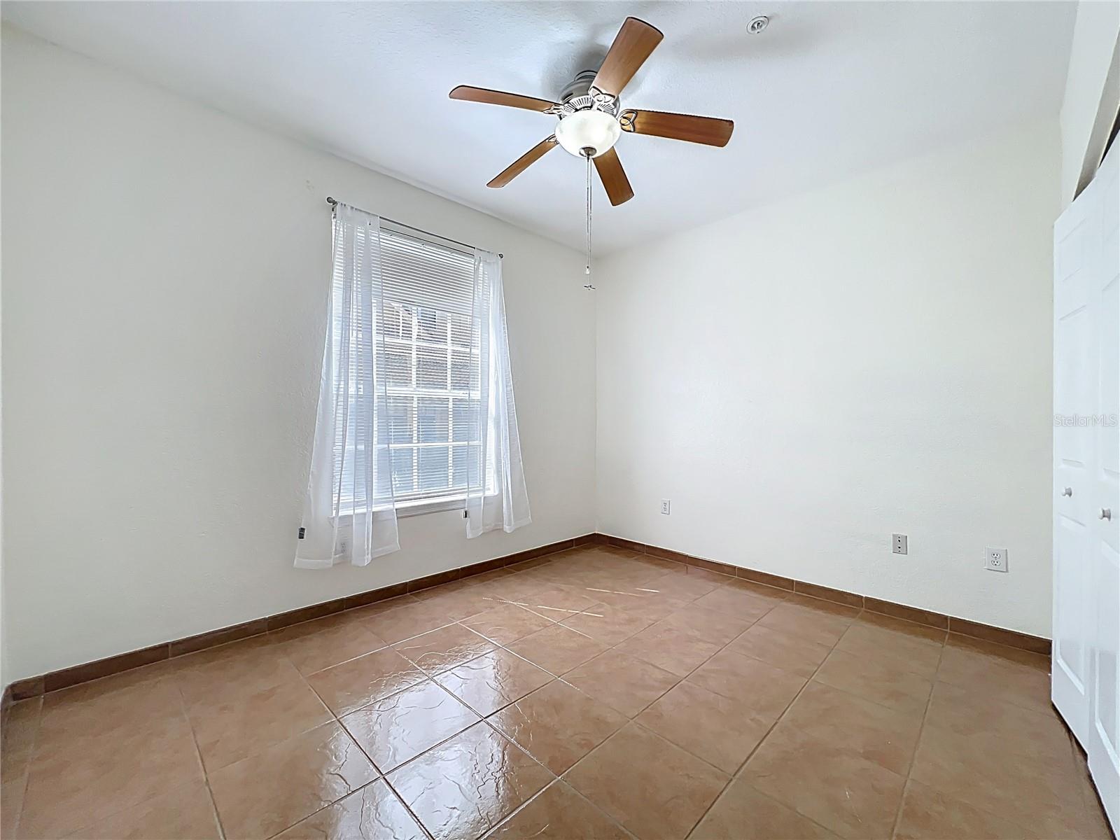 Image 27 of 52 For 837 Grand Regency Point 103