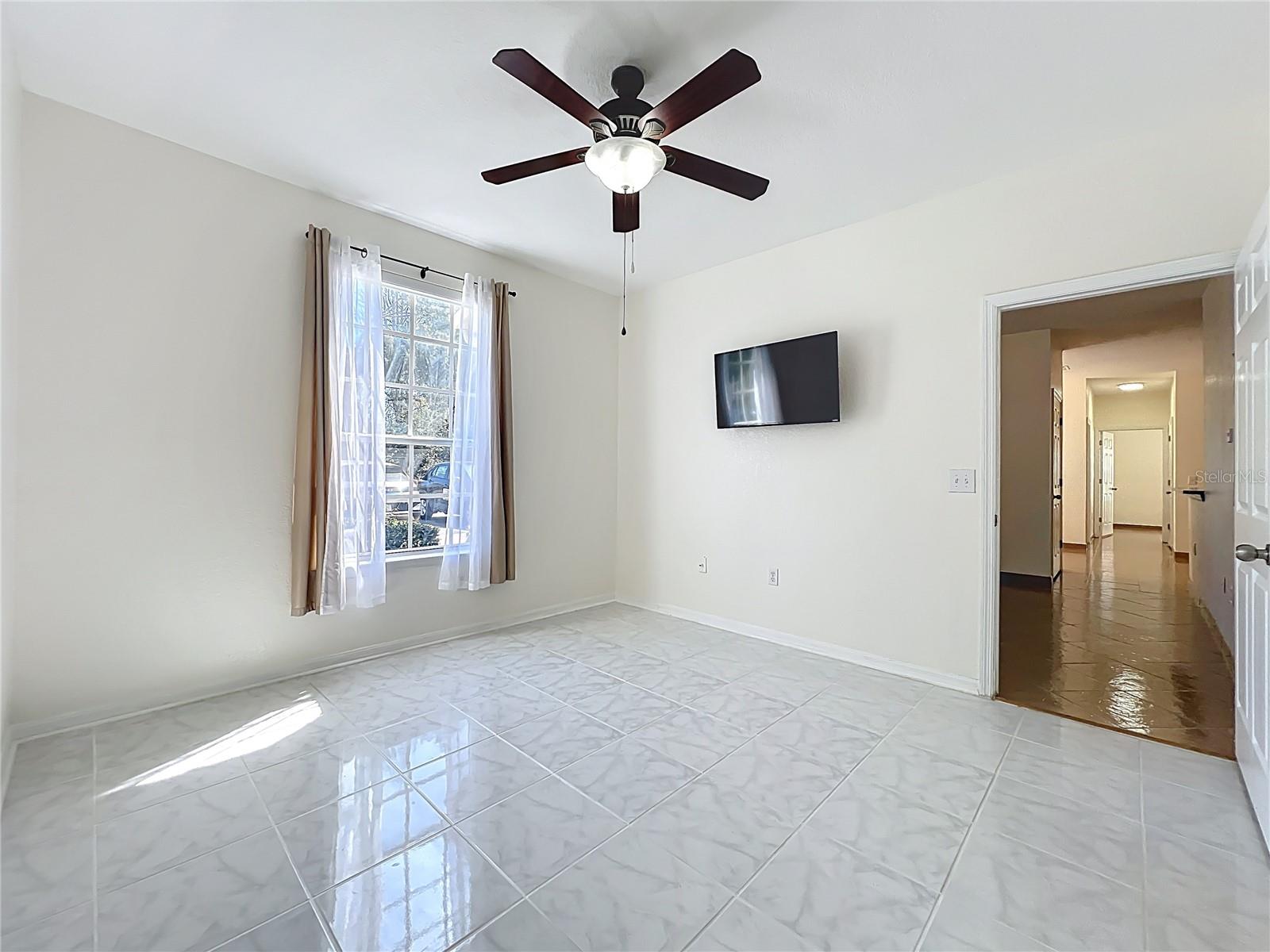 Image 34 of 52 For 837 Grand Regency Point 103