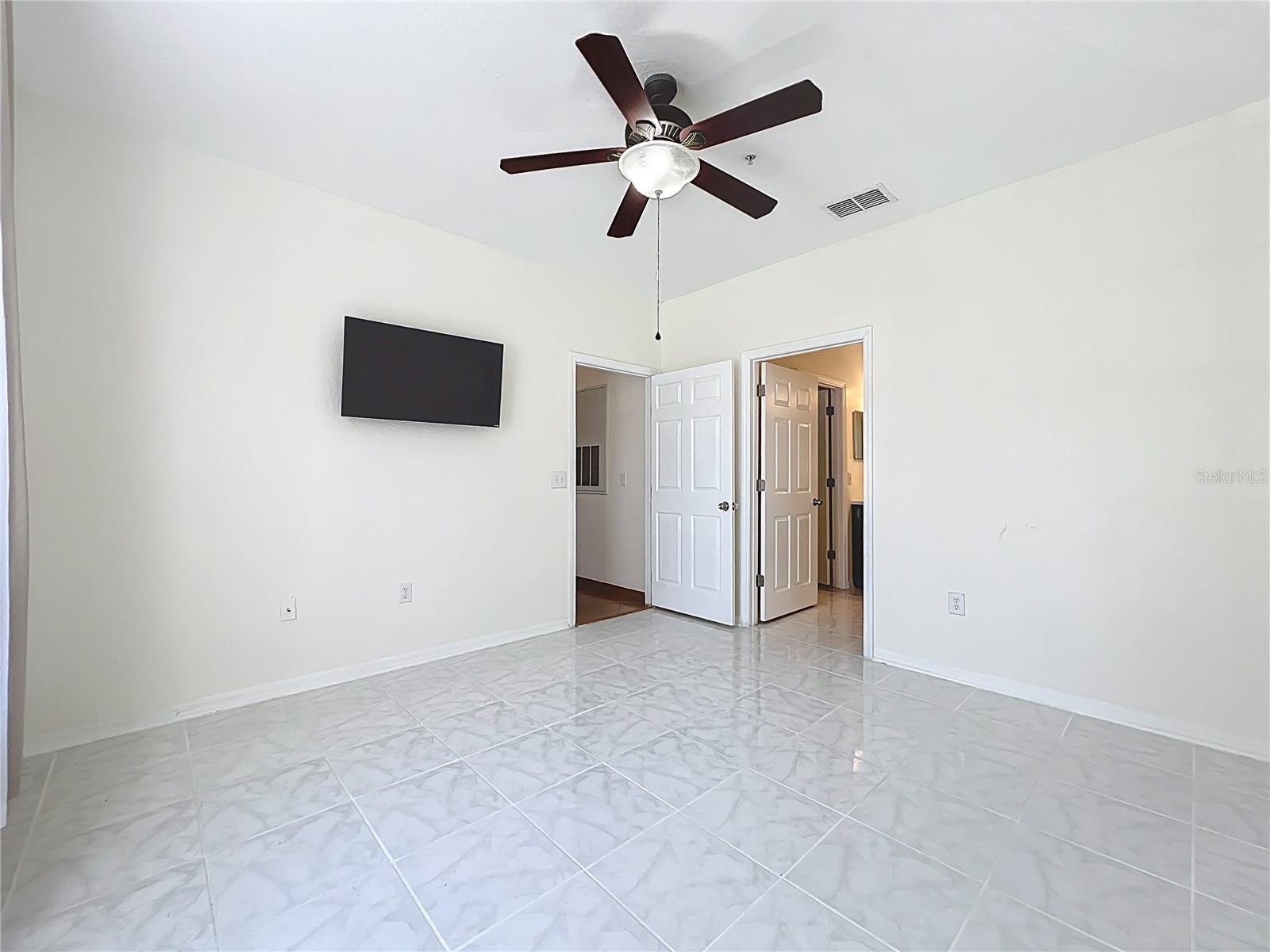 Image 35 of 52 For 837 Grand Regency Point 103