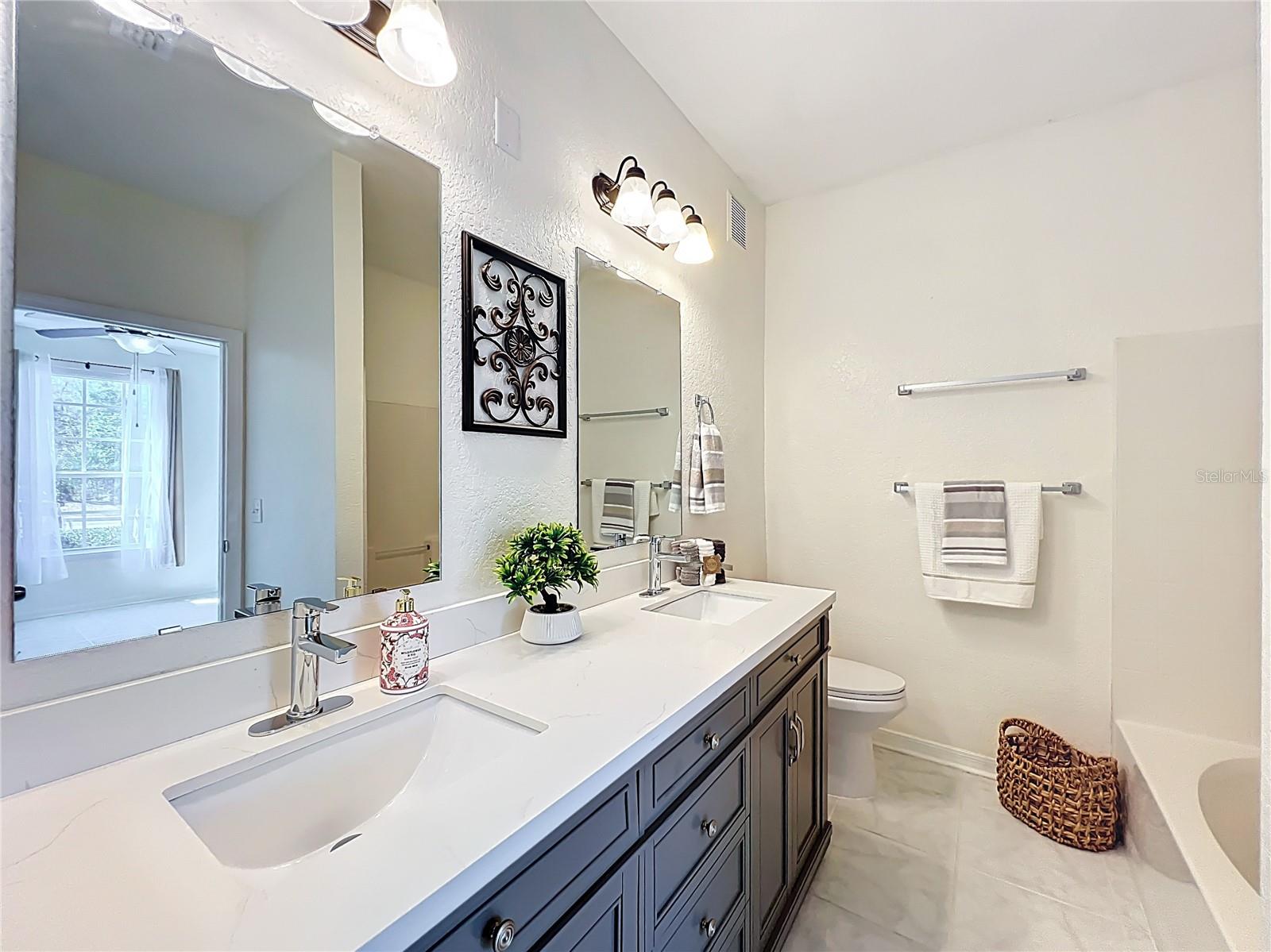 Image 36 of 52 For 837 Grand Regency Point 103