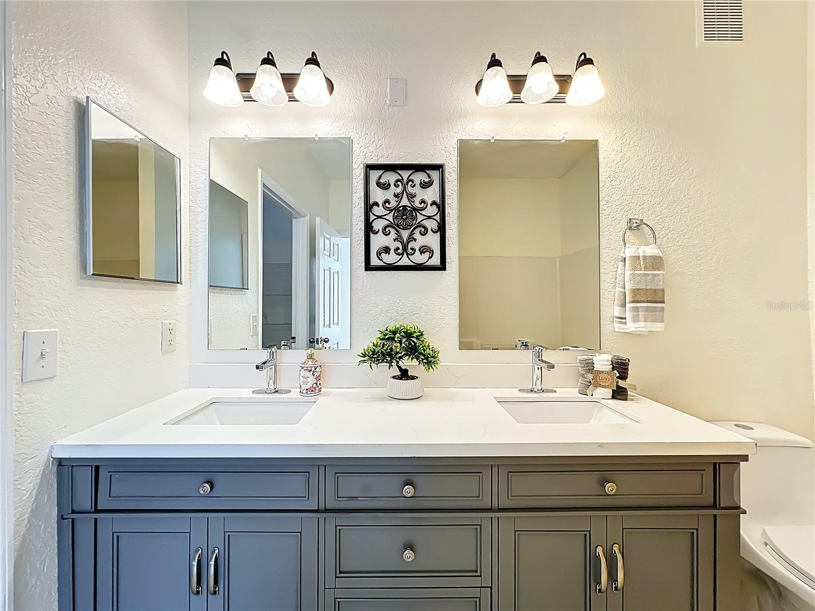 Image 37 of 52 For 837 Grand Regency Point 103