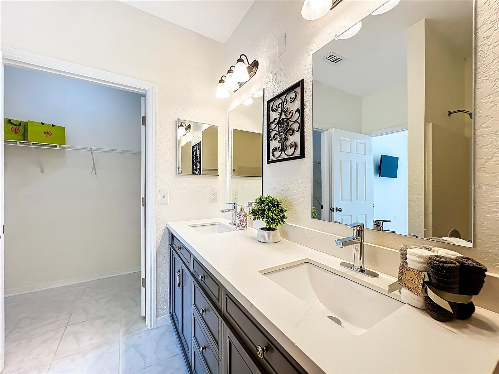 Image 38 of 52 For 837 Grand Regency Point 103