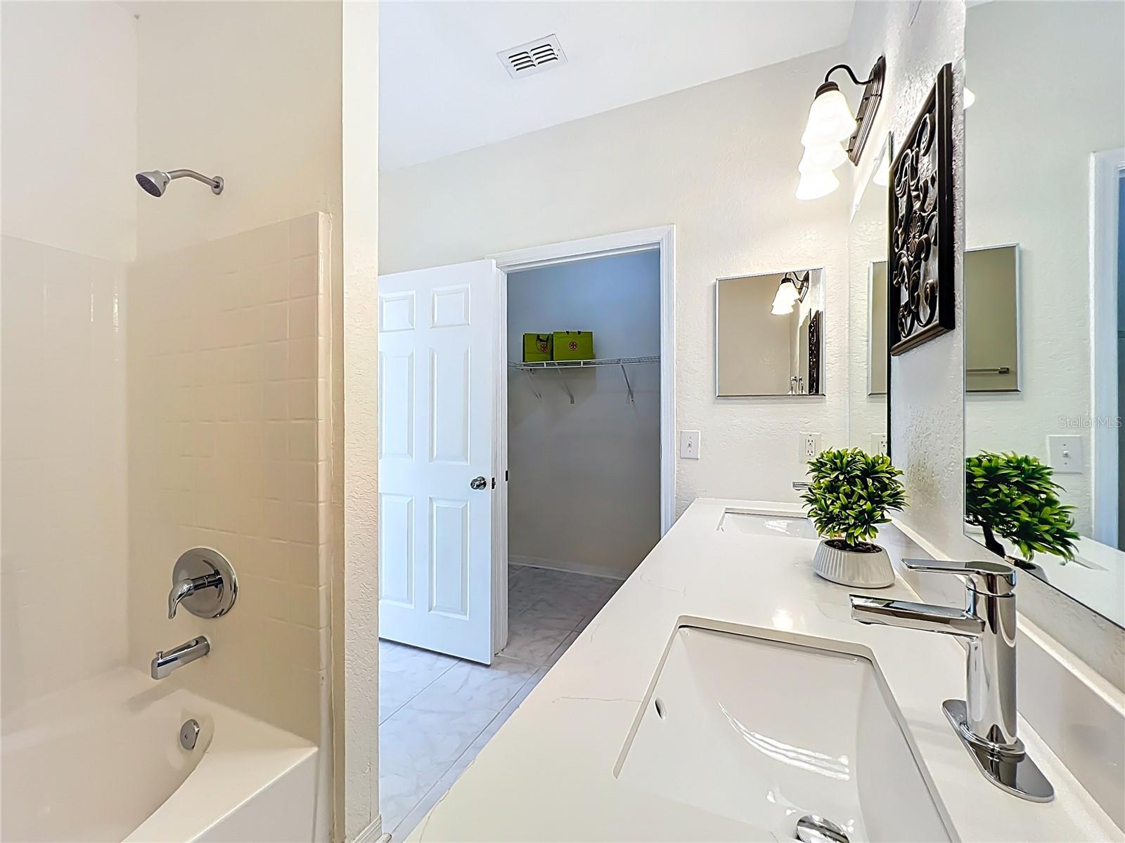 Image 39 of 52 For 837 Grand Regency Point 103