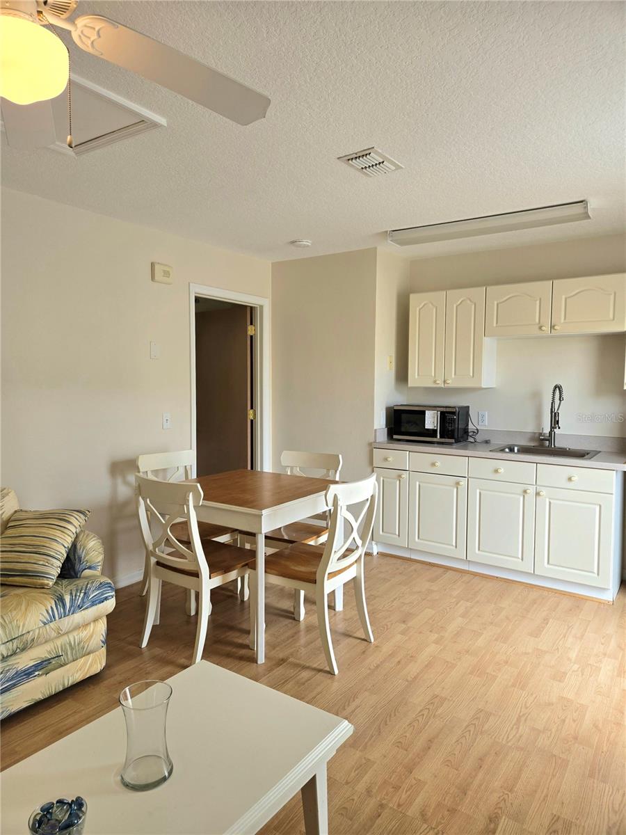 Image 5 of 10 For 223 Washington Palm Loop B