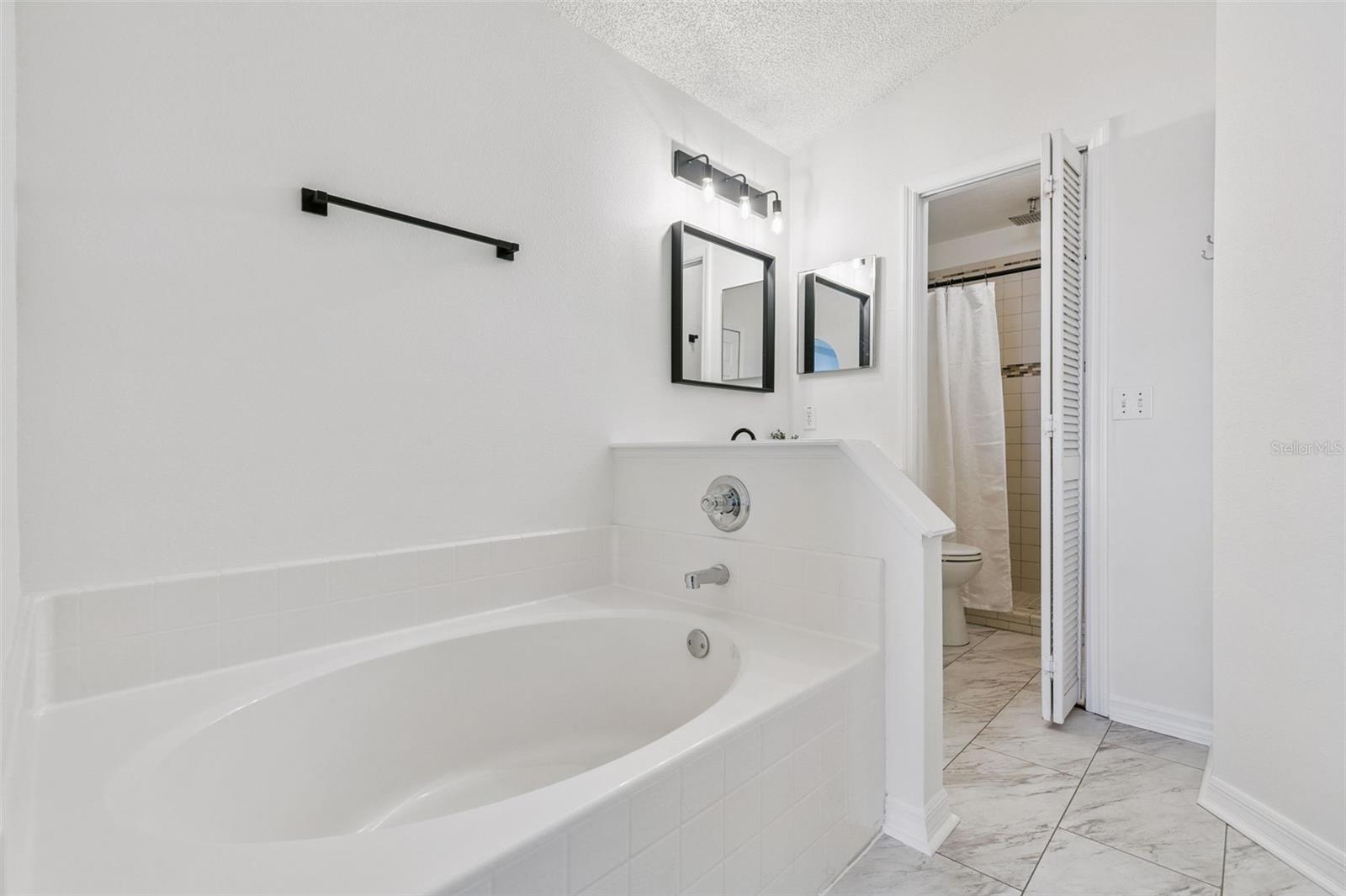 Image 10 of 22 For 4210 Iveyglen Avenue