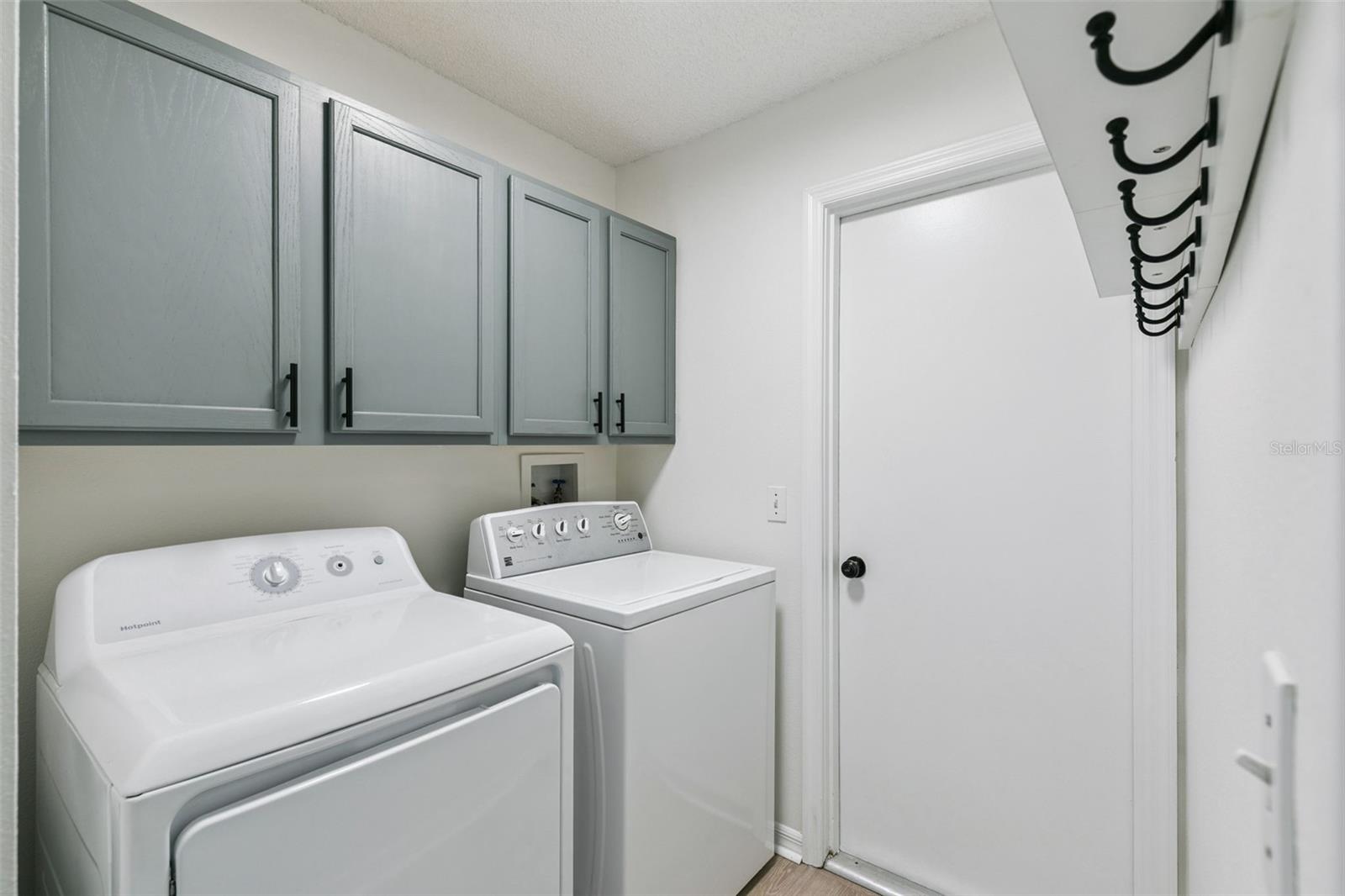 Image 13 of 22 For 4210 Iveyglen Avenue