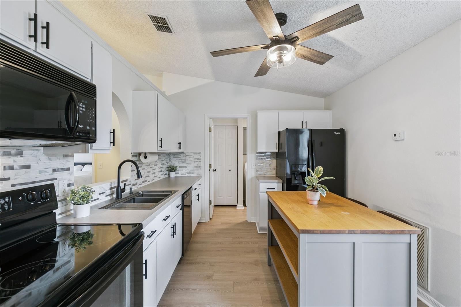 Image 4 of 22 For 4210 Iveyglen Avenue