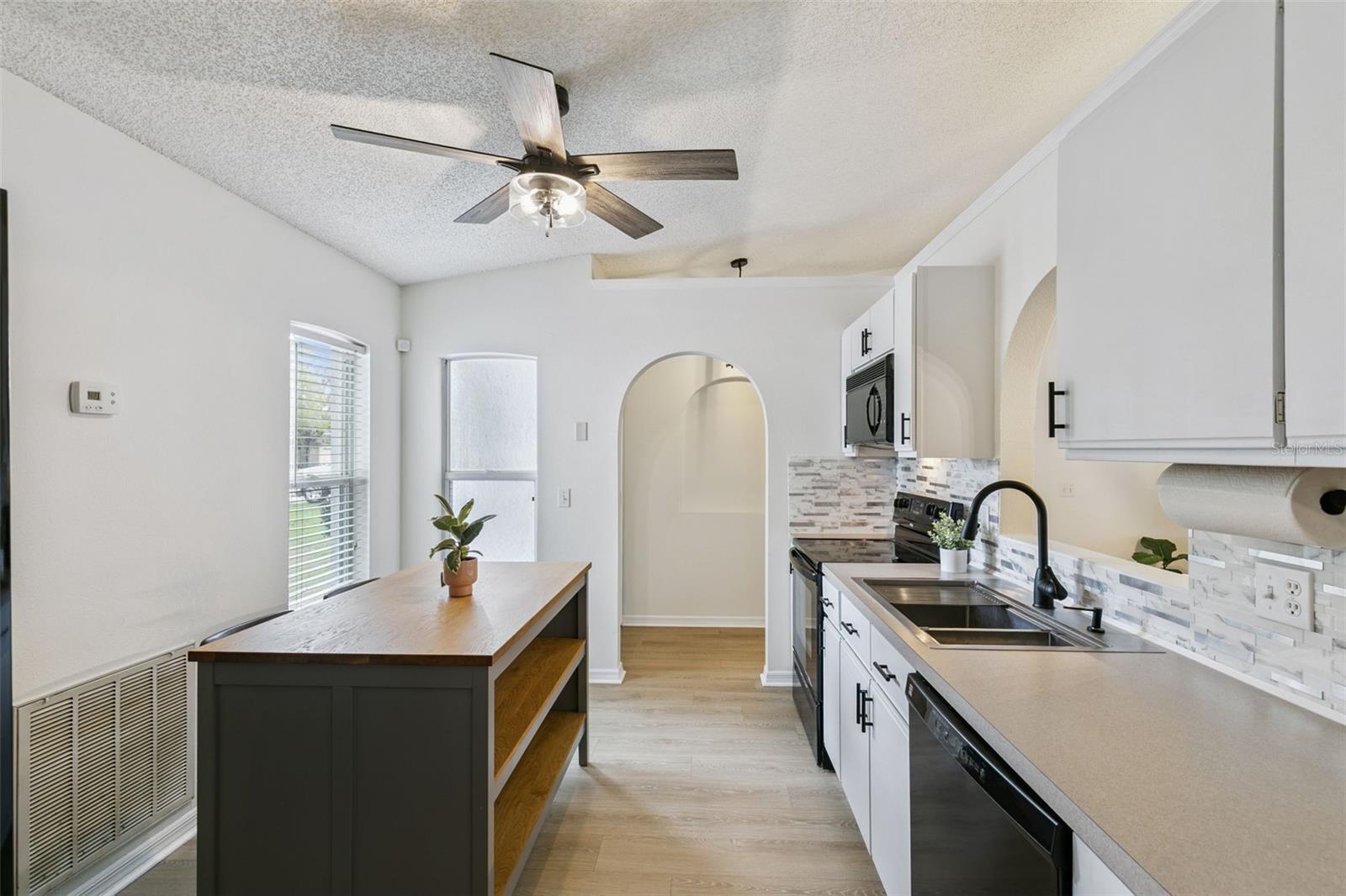 Image 5 of 22 For 4210 Iveyglen Avenue