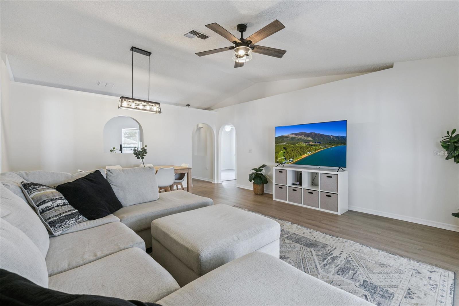 Image 6 of 22 For 4210 Iveyglen Avenue