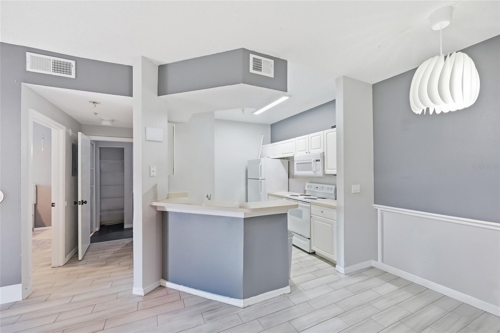 Image 10 of 20 For 5518 Metrowest Boulevard 11-104