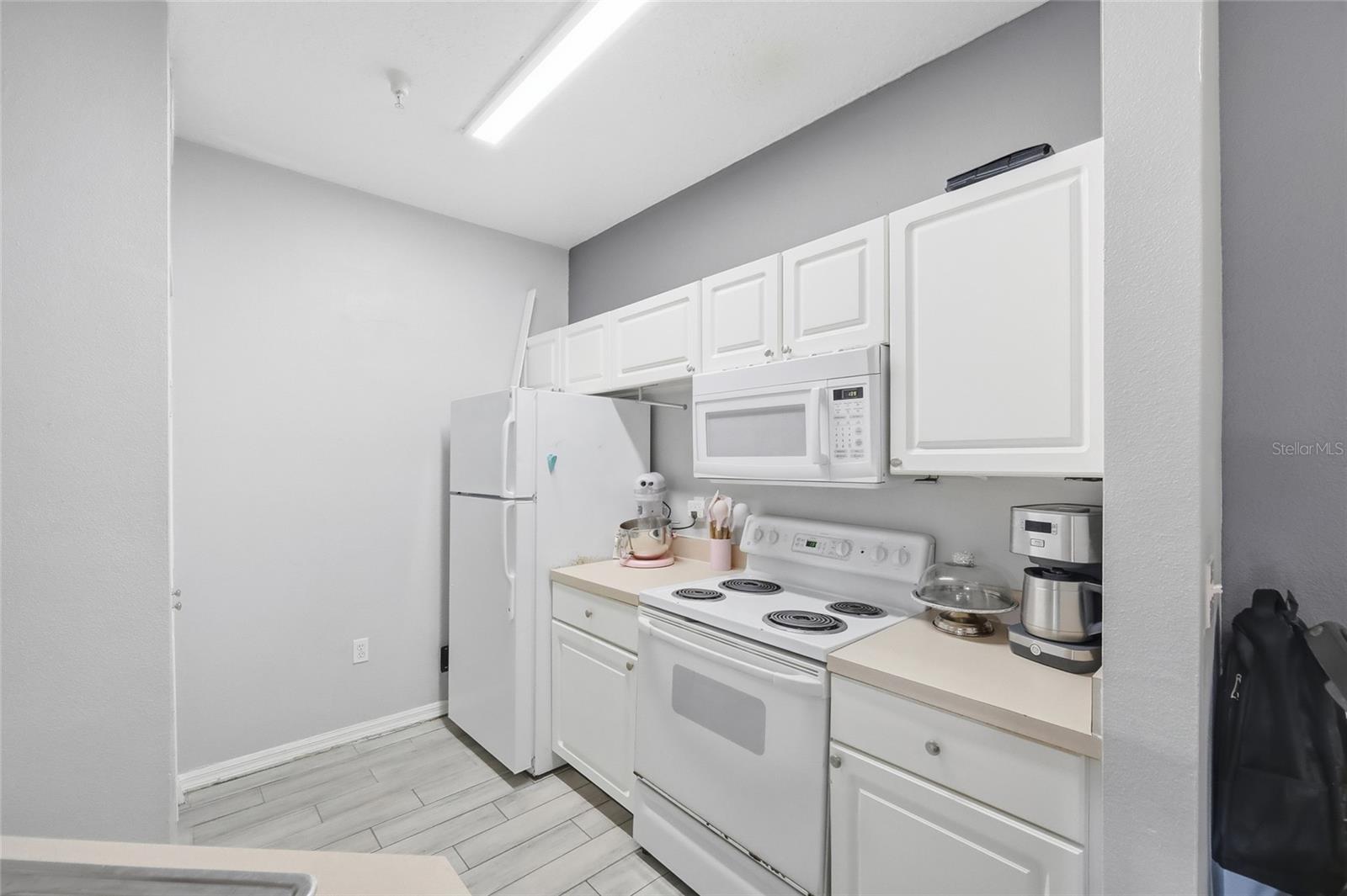 Image 11 of 20 For 5518 Metrowest Boulevard 11-104