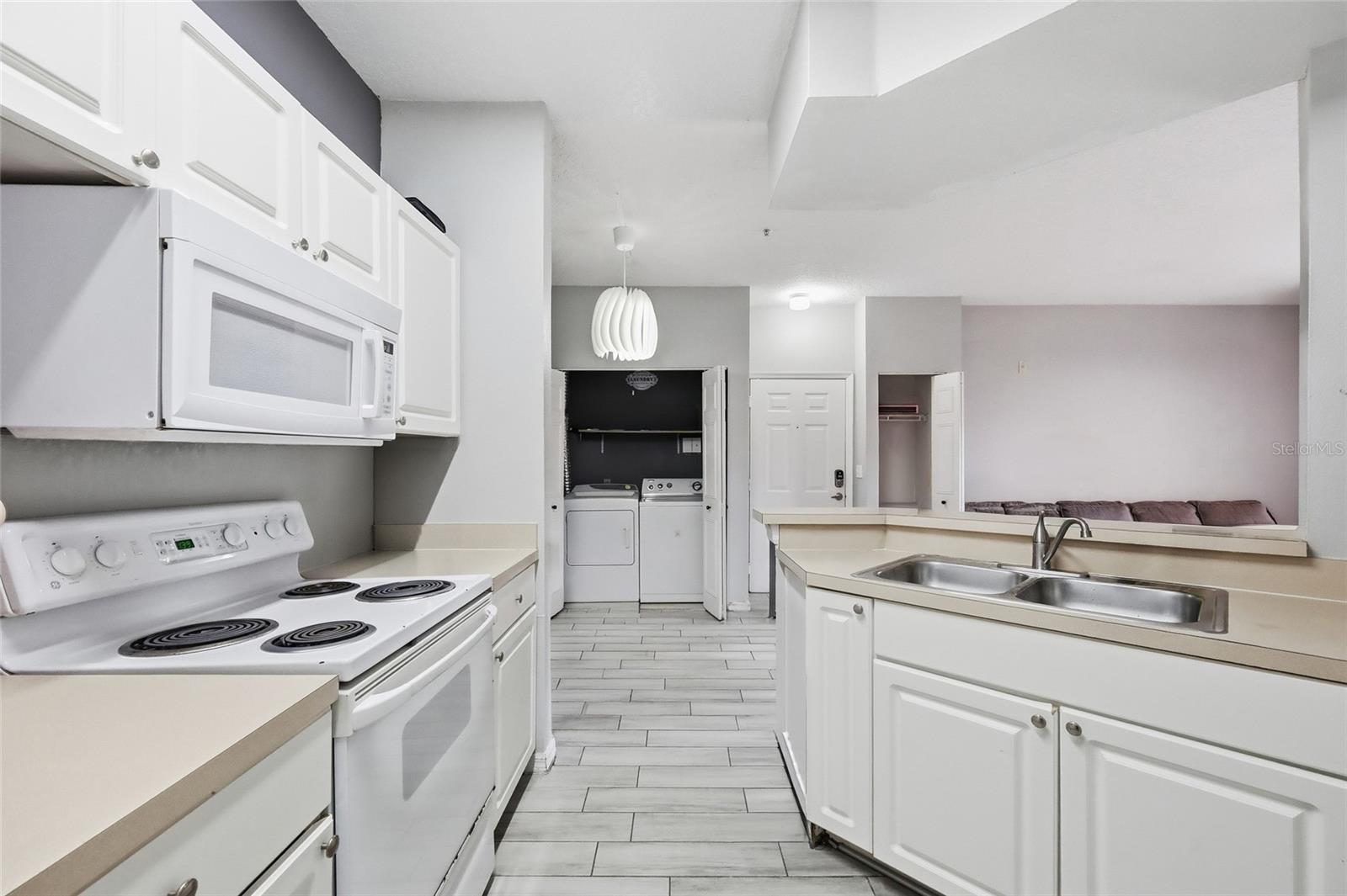 Image 12 of 20 For 5518 Metrowest Boulevard 11-104