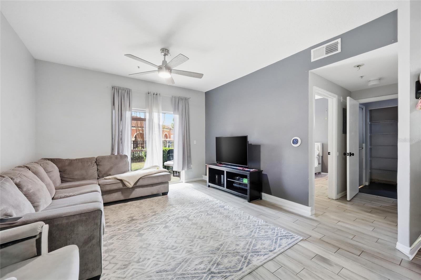 Image 7 of 20 For 5518 Metrowest Boulevard 11-104