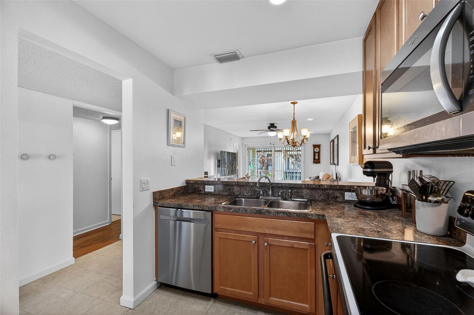 Image 6 of 30 For 3004 Plaza Terrace Drive 3004