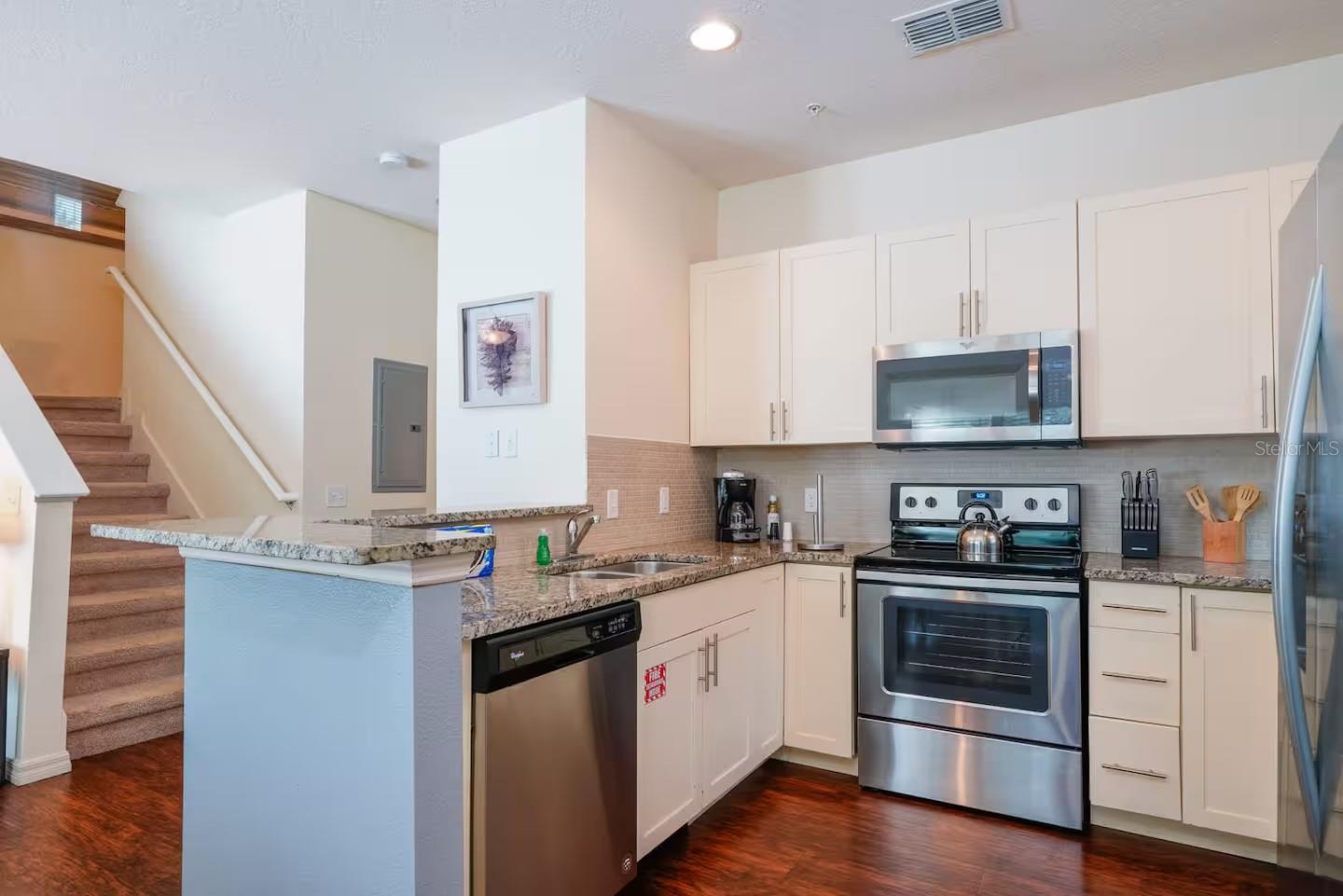 Image 4 of 44 For 3201 Gold Lane