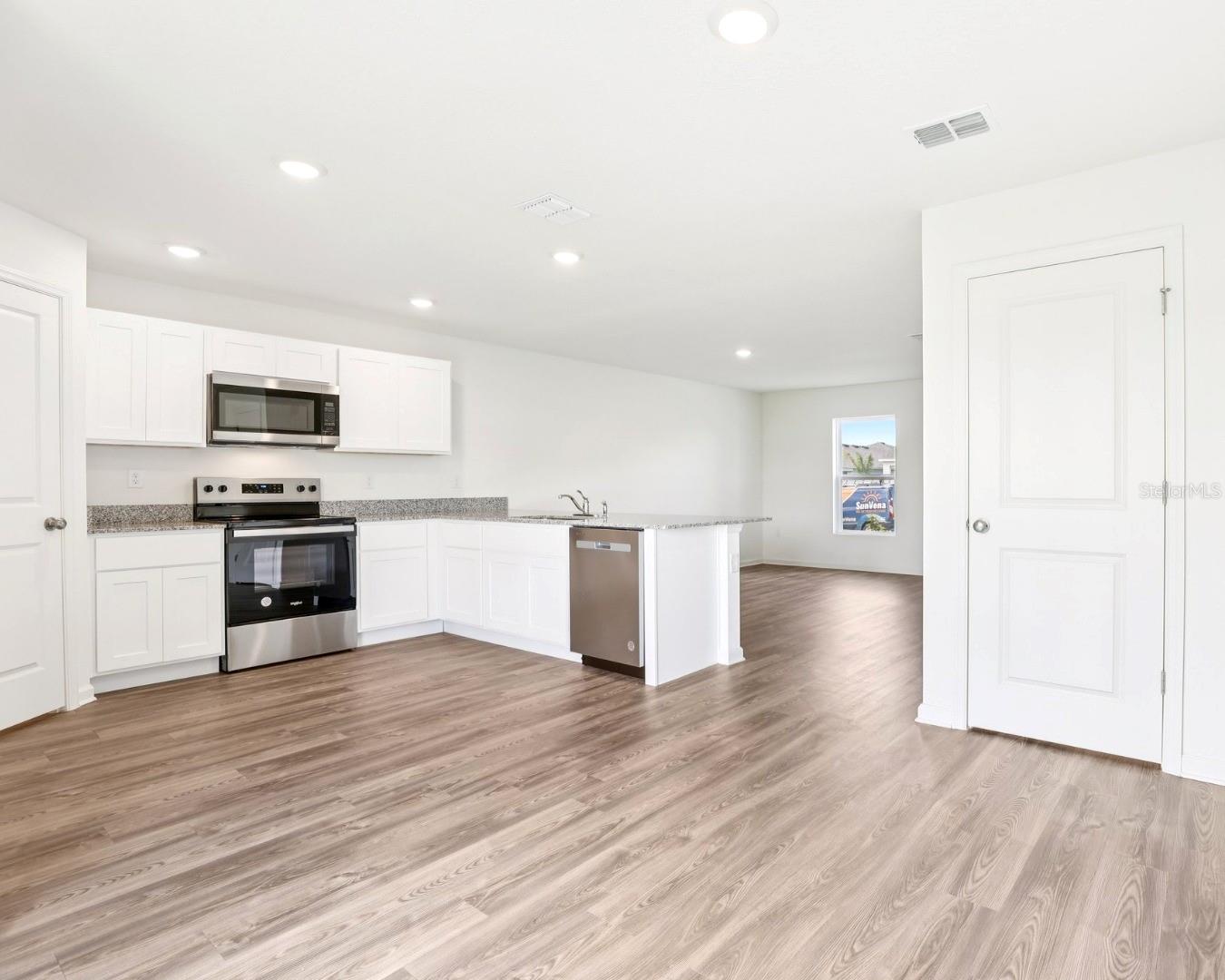 Image 4 of 14 For 673 Hillview Loop