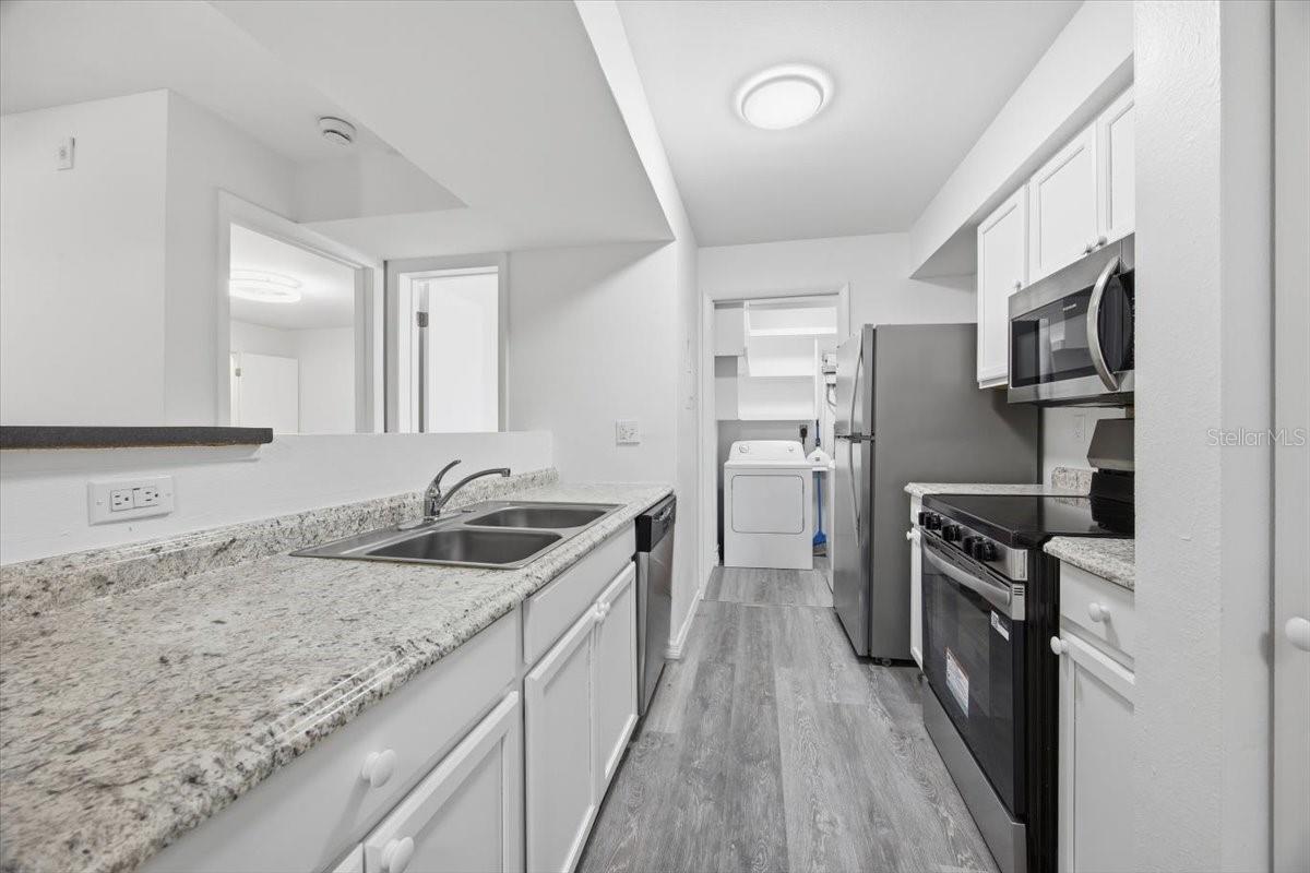 Image 2 of 15 For 3028 Parkway Boulevard 207