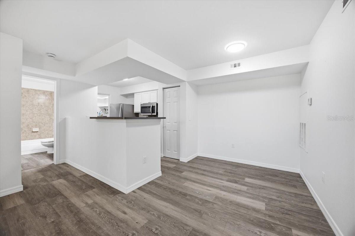 Image 3 of 15 For 3028 Parkway Boulevard 207