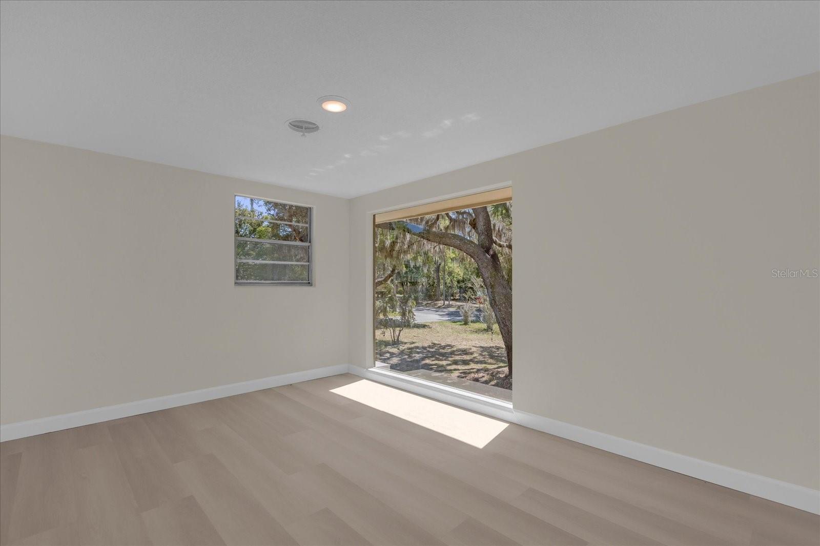 Image 11 of 35 For 1610 Glenwood Road