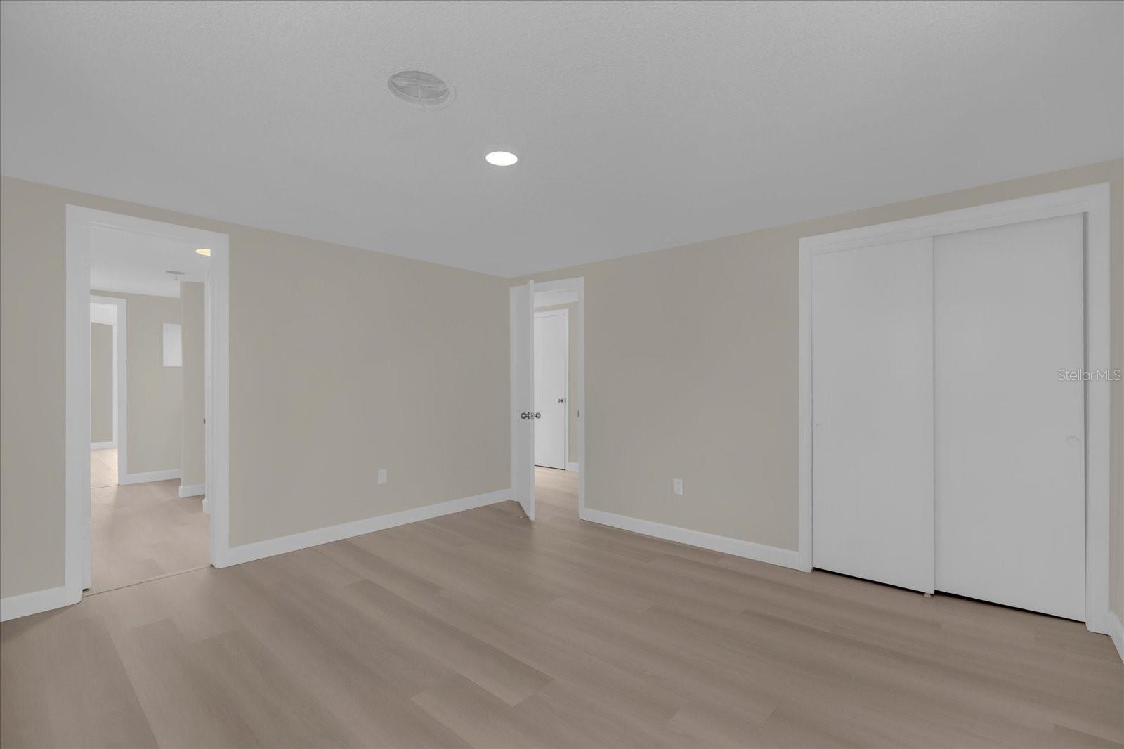 Image 18 of 35 For 1610 Glenwood Road