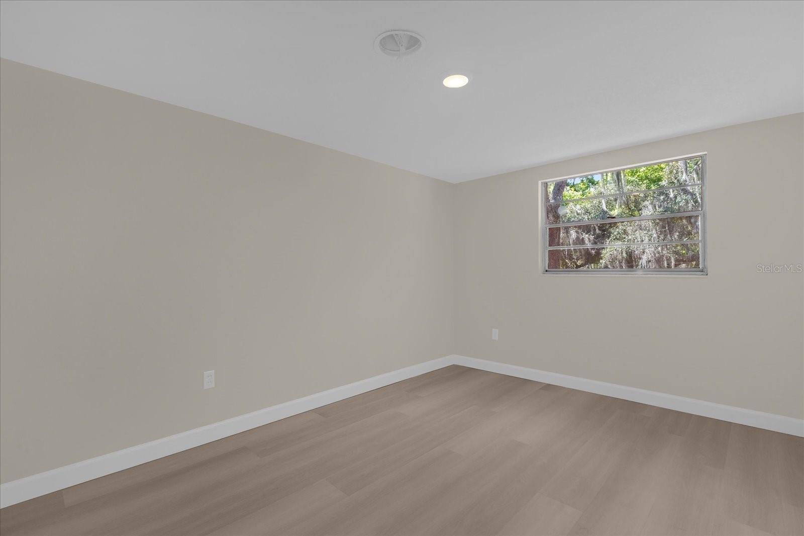 Image 19 of 35 For 1610 Glenwood Road