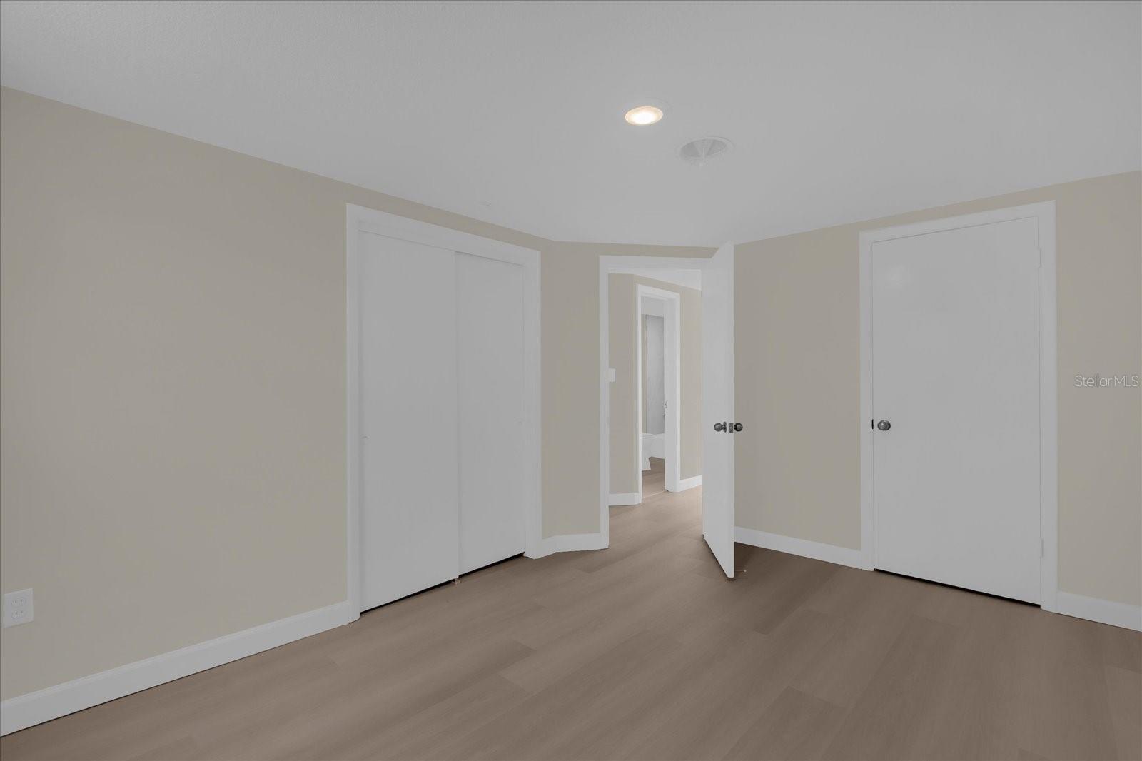 Image 20 of 35 For 1610 Glenwood Road