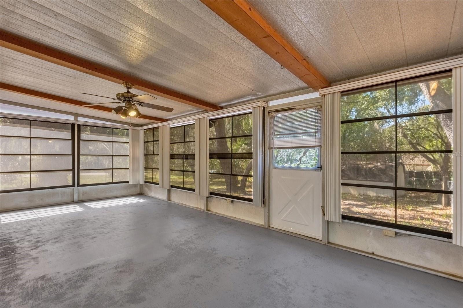 Image 23 of 35 For 1610 Glenwood Road