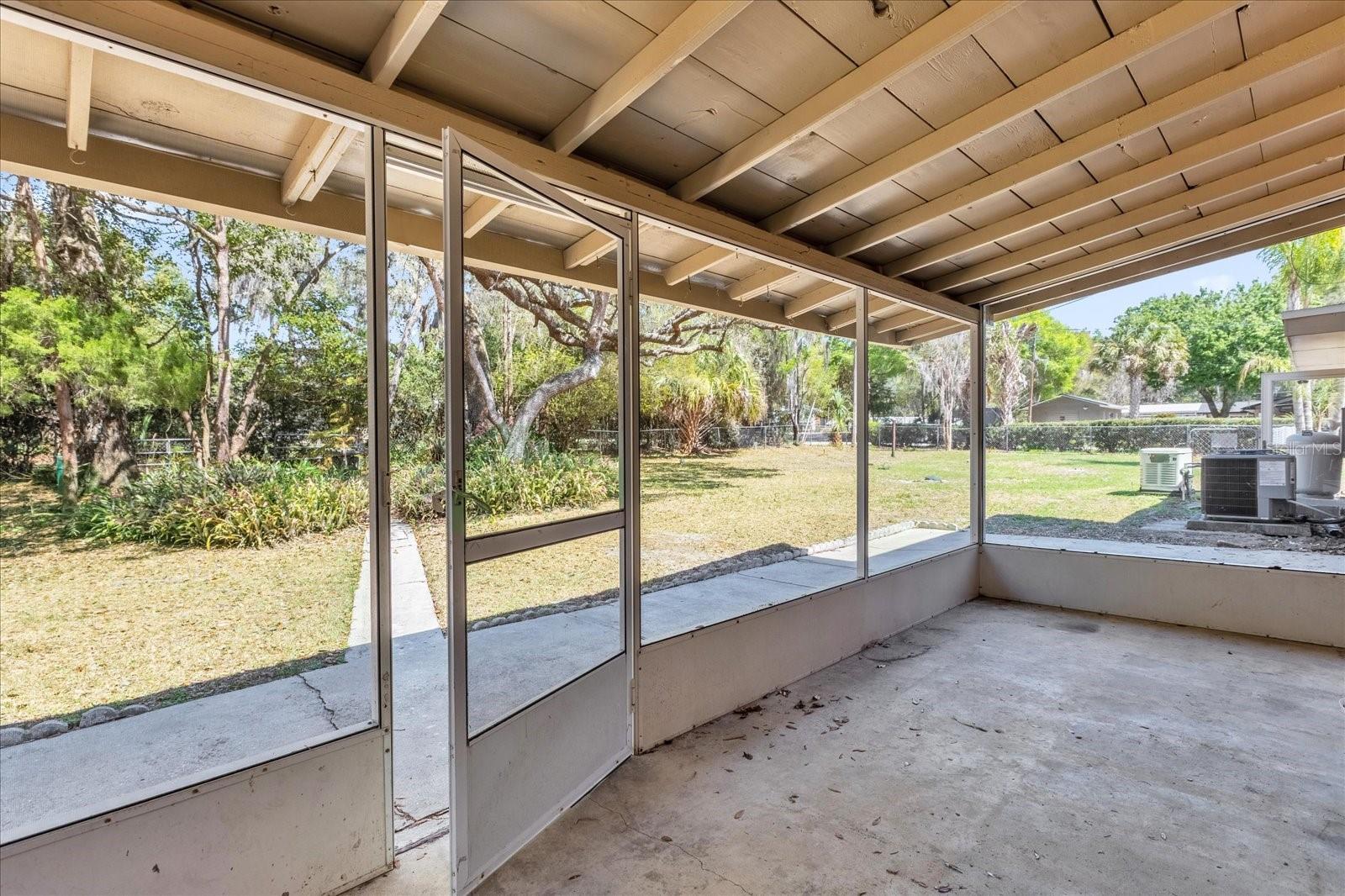 Image 25 of 35 For 1610 Glenwood Road