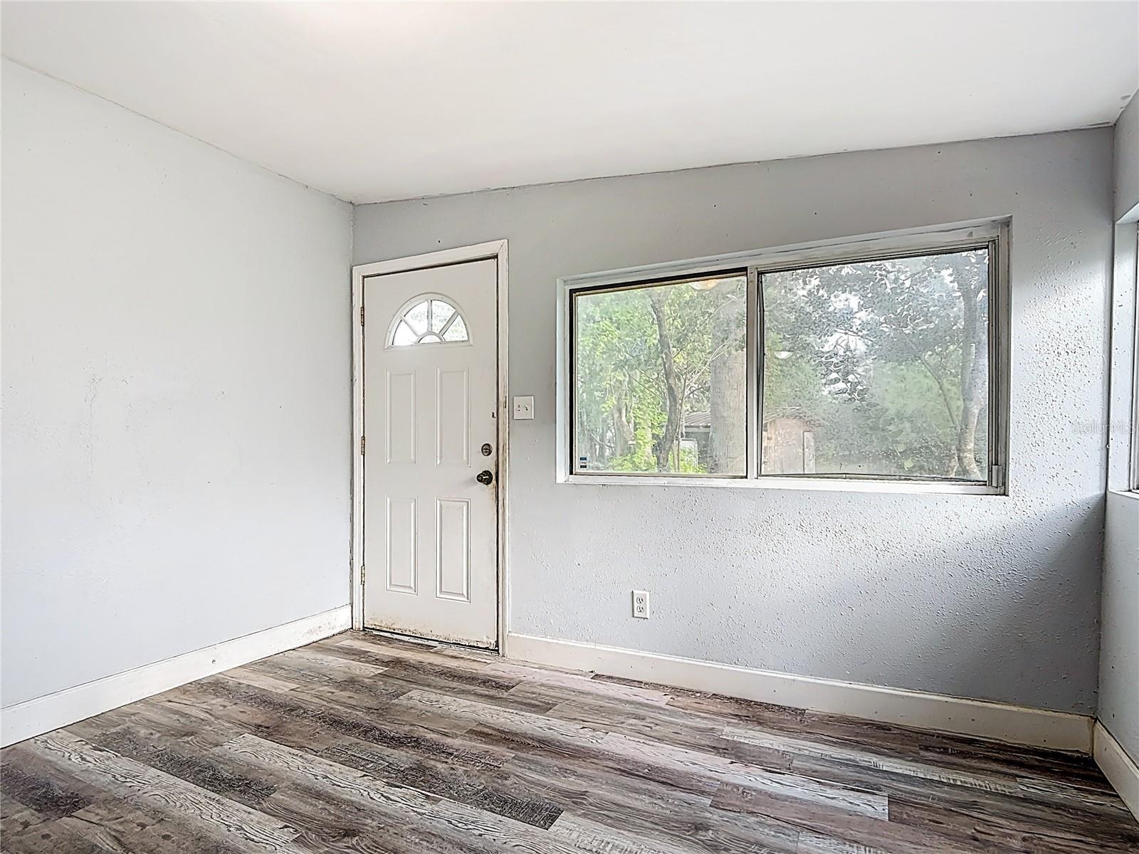 Image 10 of 51 For 9010 Concord Road