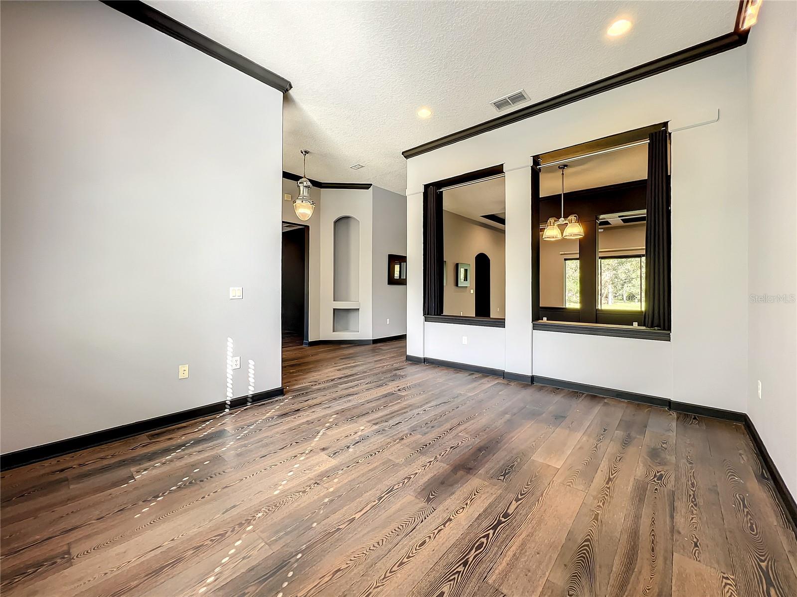 Image 12 of 73 For 10041 Oak Quarry Drive