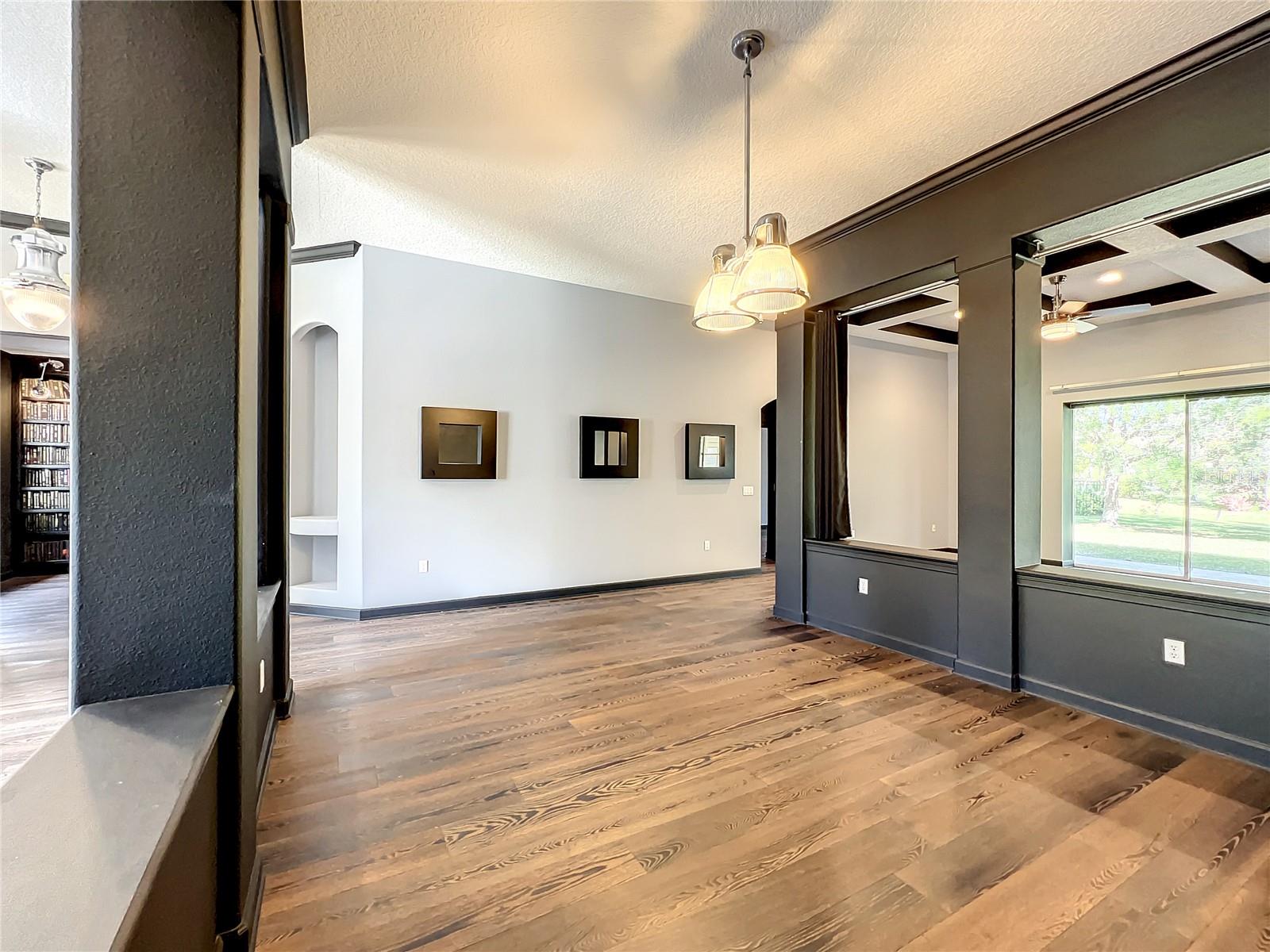 Image 14 of 73 For 10041 Oak Quarry Drive