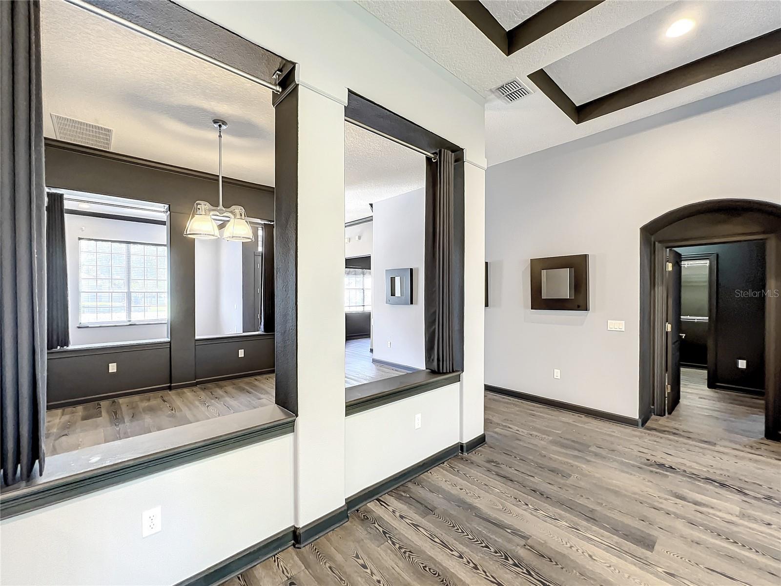 Image 17 of 73 For 10041 Oak Quarry Drive