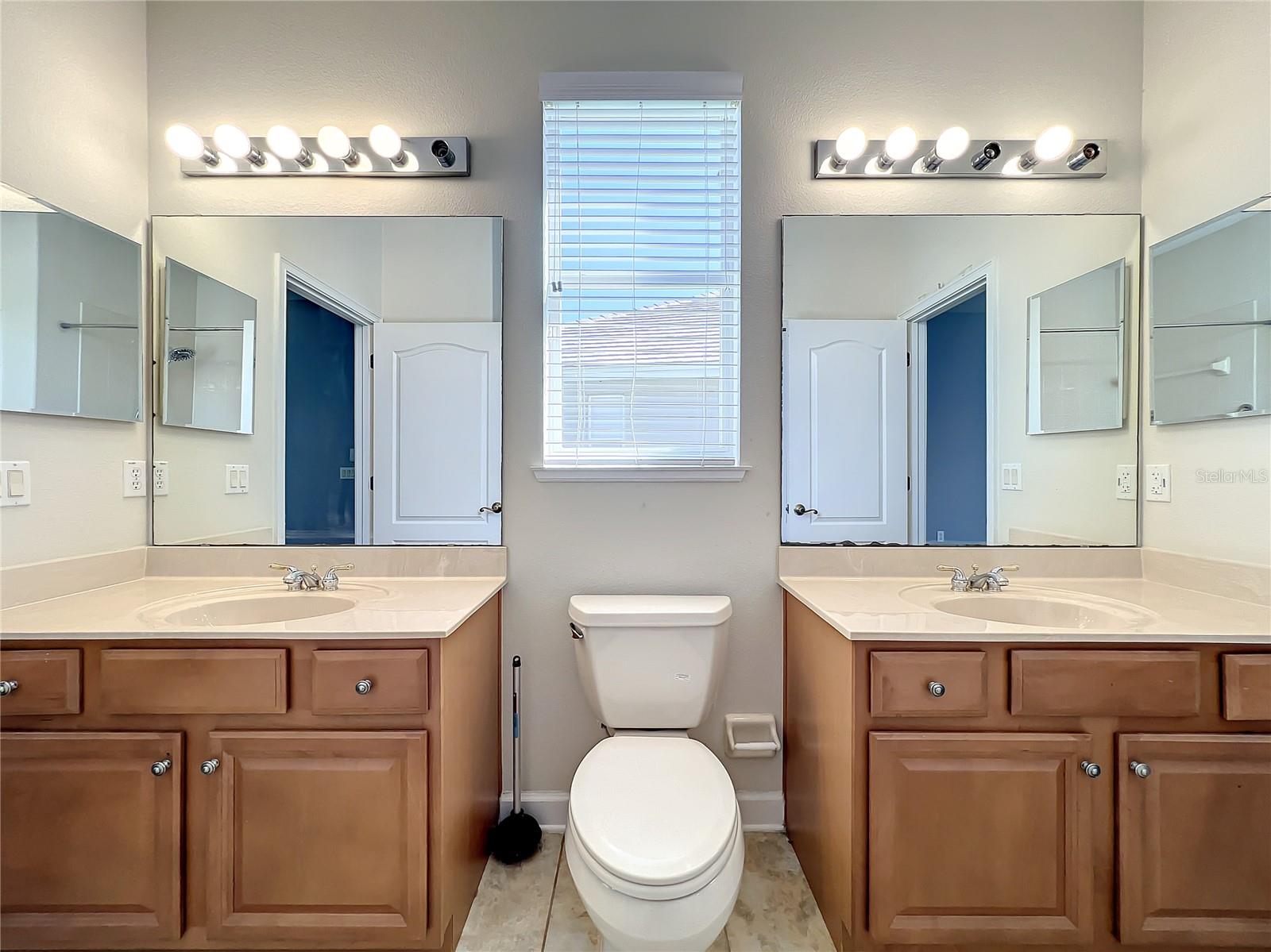 Image 40 of 73 For 10041 Oak Quarry Drive